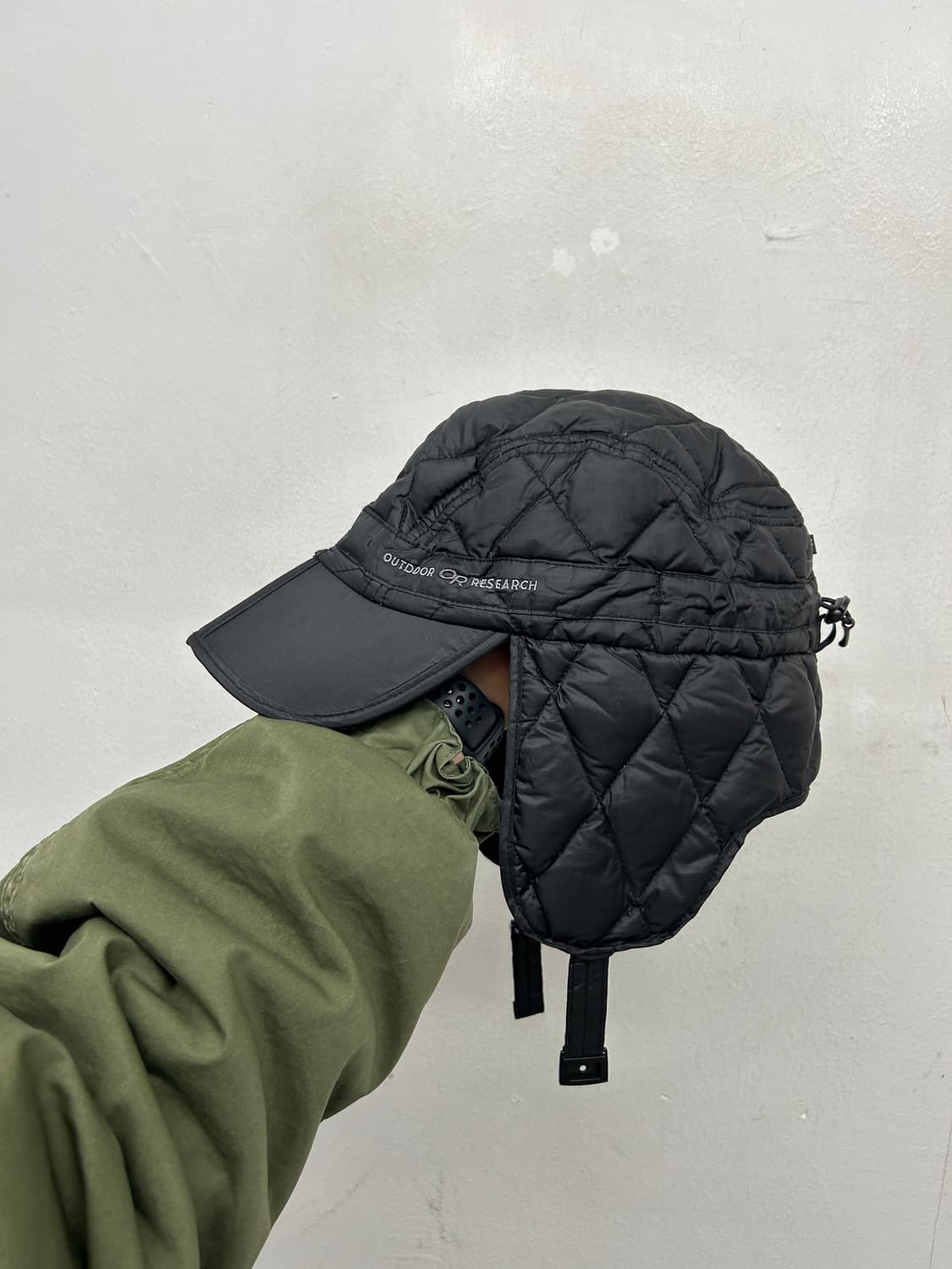 아웃도어리서치 퀼팅 이어플랩 모자 블랙 상품이미지2