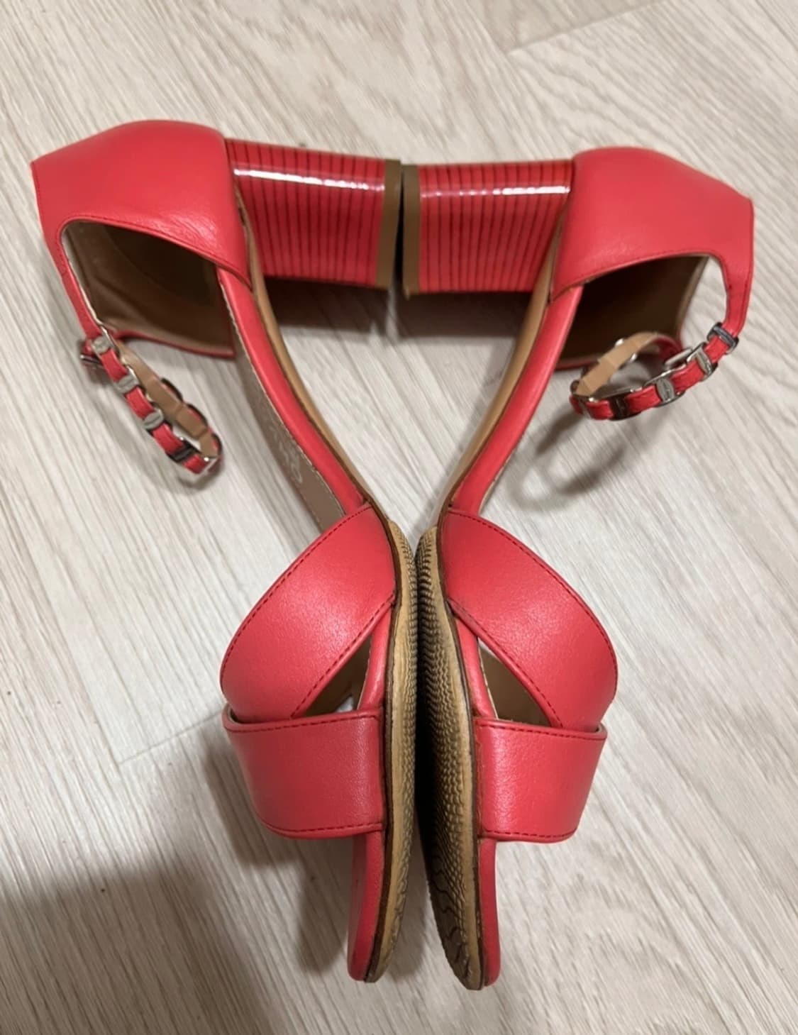 Ferragamo 페라가모 코랄핑크 힐 샌들_7사이즈(245mm) 상품이미지3