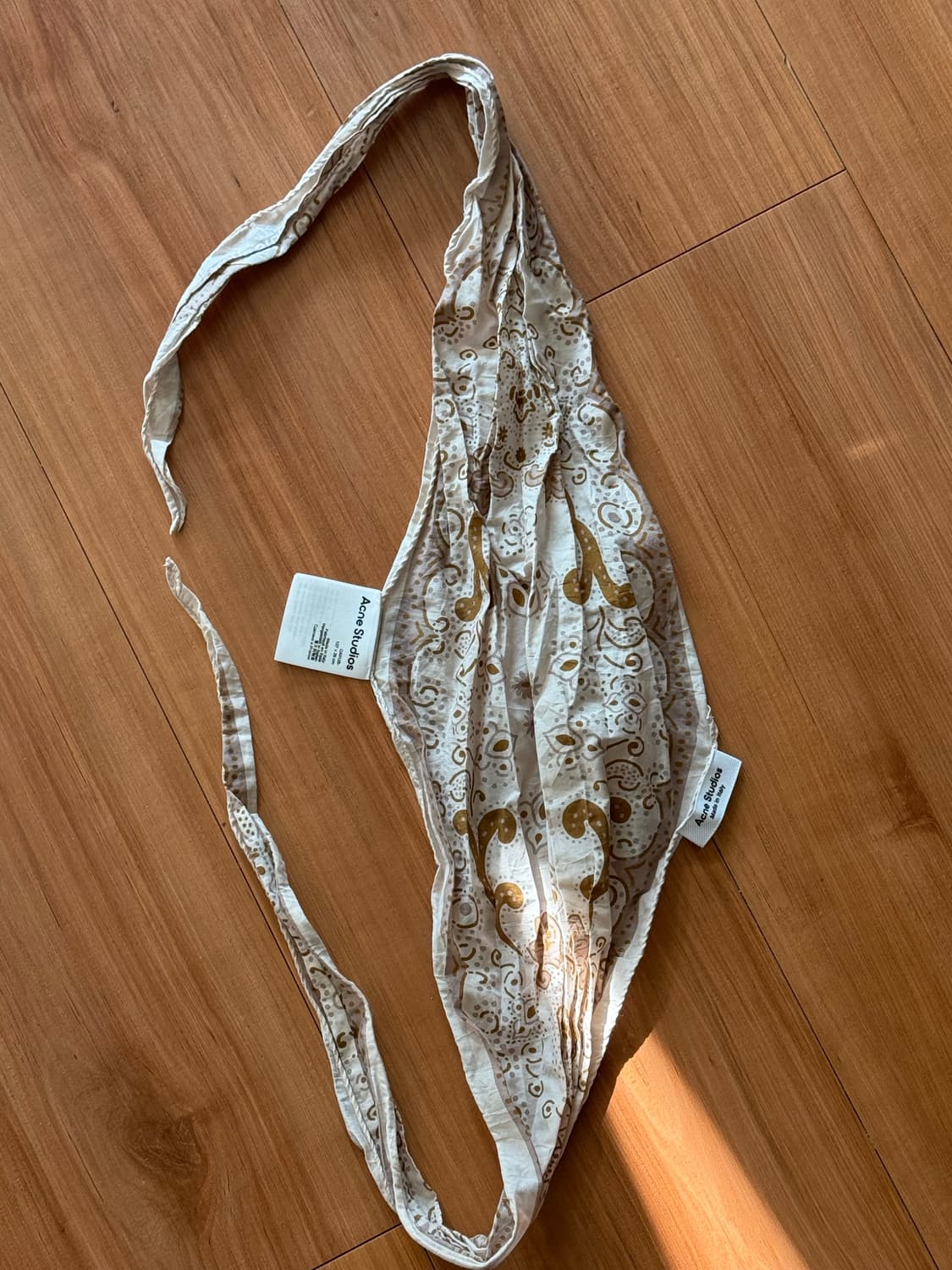 아크네스튜디오 실크 스카프 상품이미지1