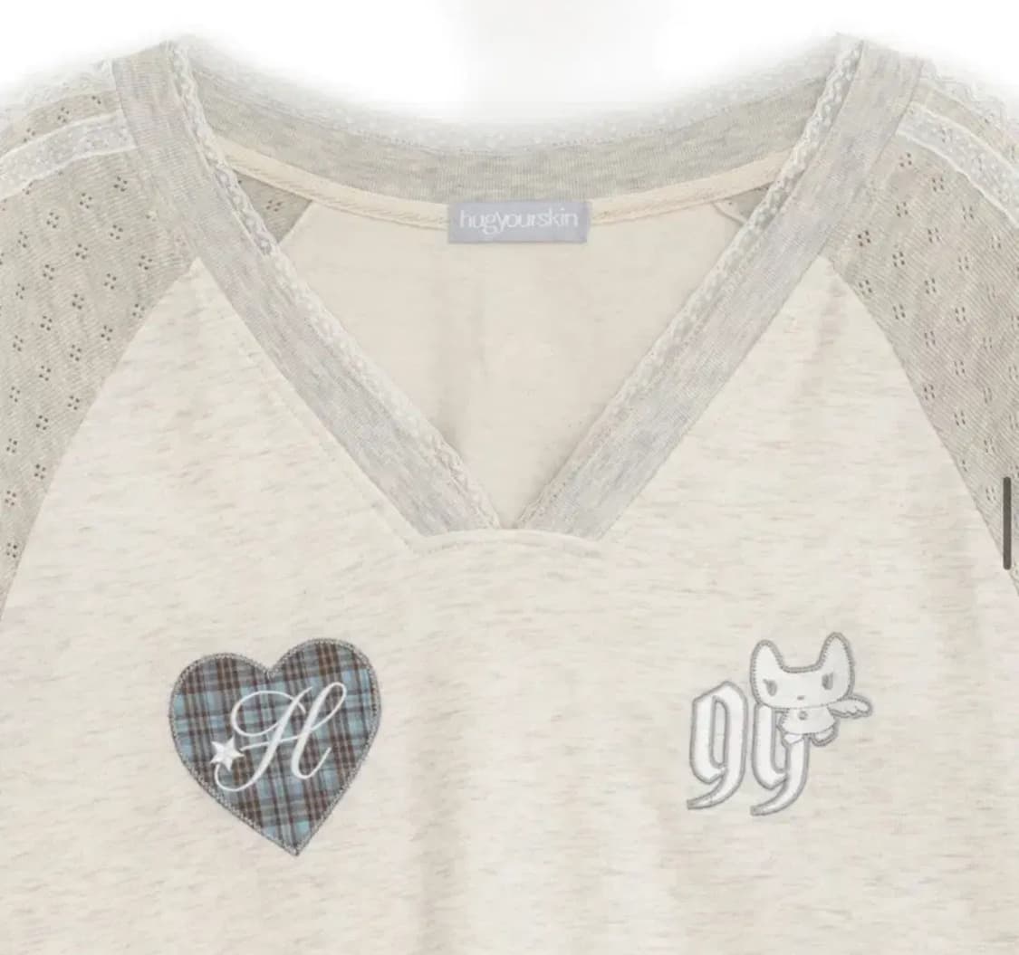 당일배송) 허그유어스킨 패치 브이넥 레글런 티 아이보리 상품이미지2