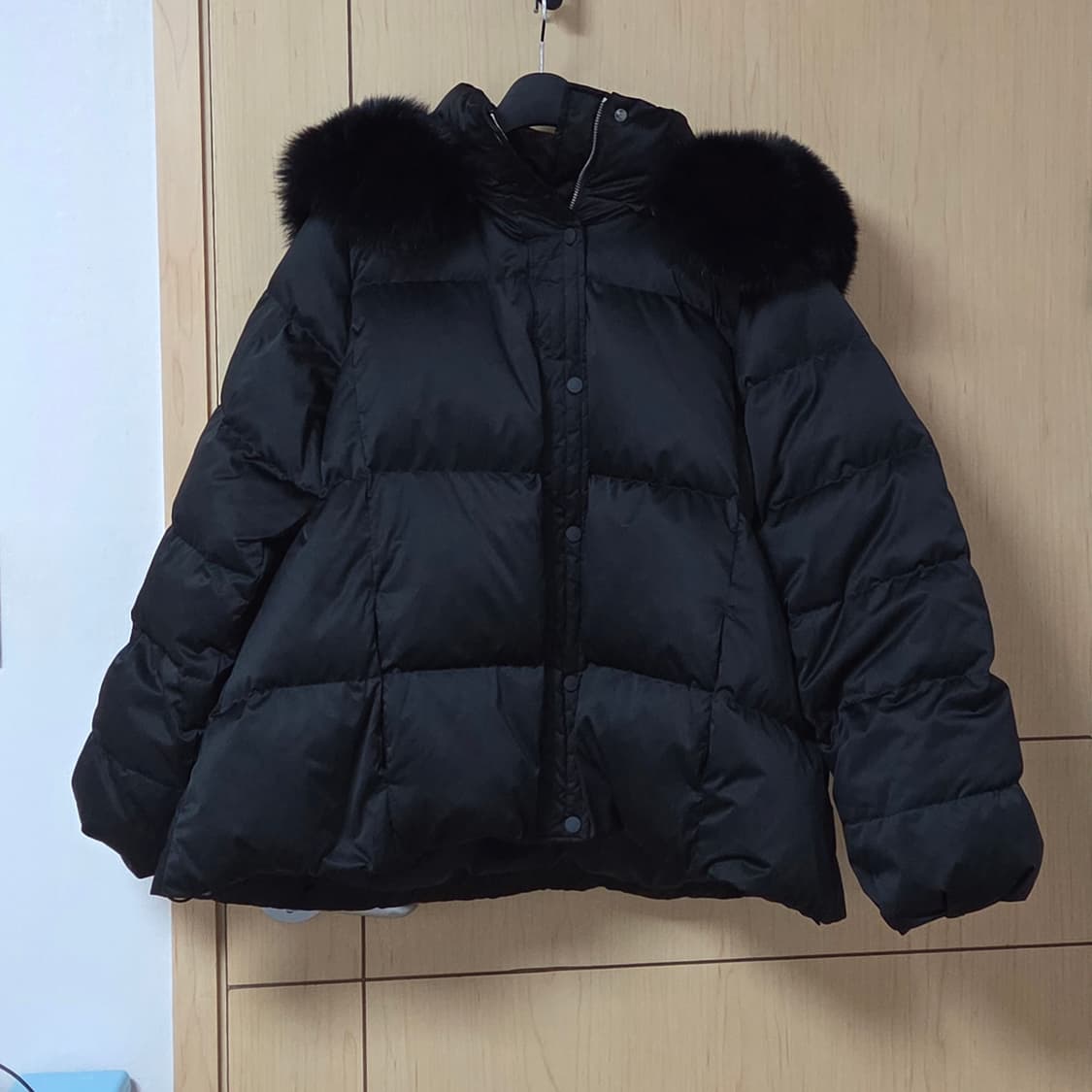 새상품) 어라운드율 안젤리나 구스 패딩 블랙 컬러 A라인 폭스퍼 상품이미지8