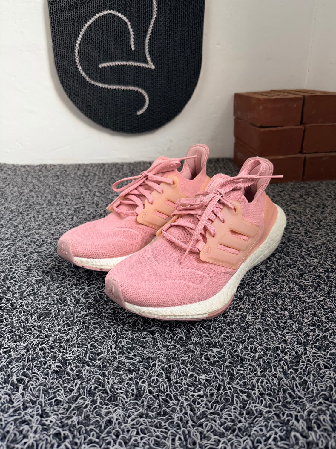 아디다스 울트라부스트 22 - 애쉬 펄 (여성용) 상품이미지2