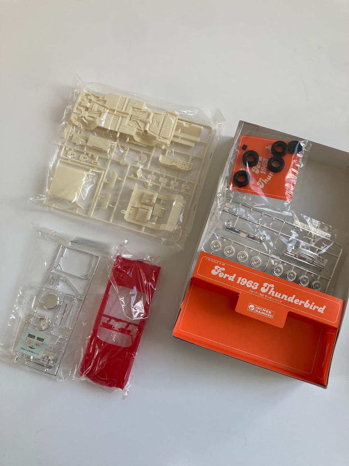 Ford 1963 thunderbird / 1:32 SCALE 상품이미지3