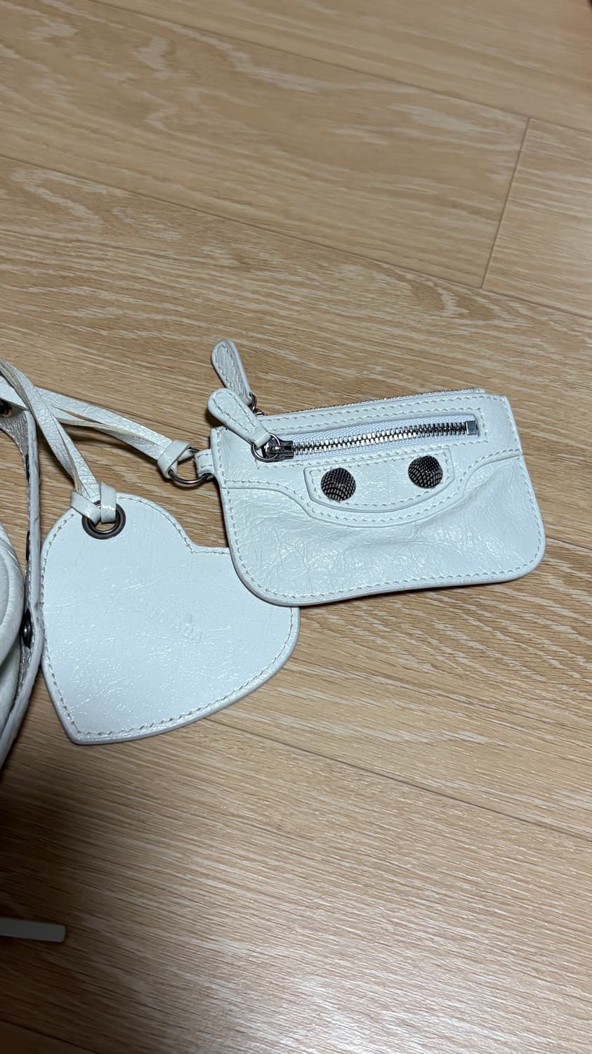 발렌시아가 르카골 XS 화이트 가방 상품이미지2