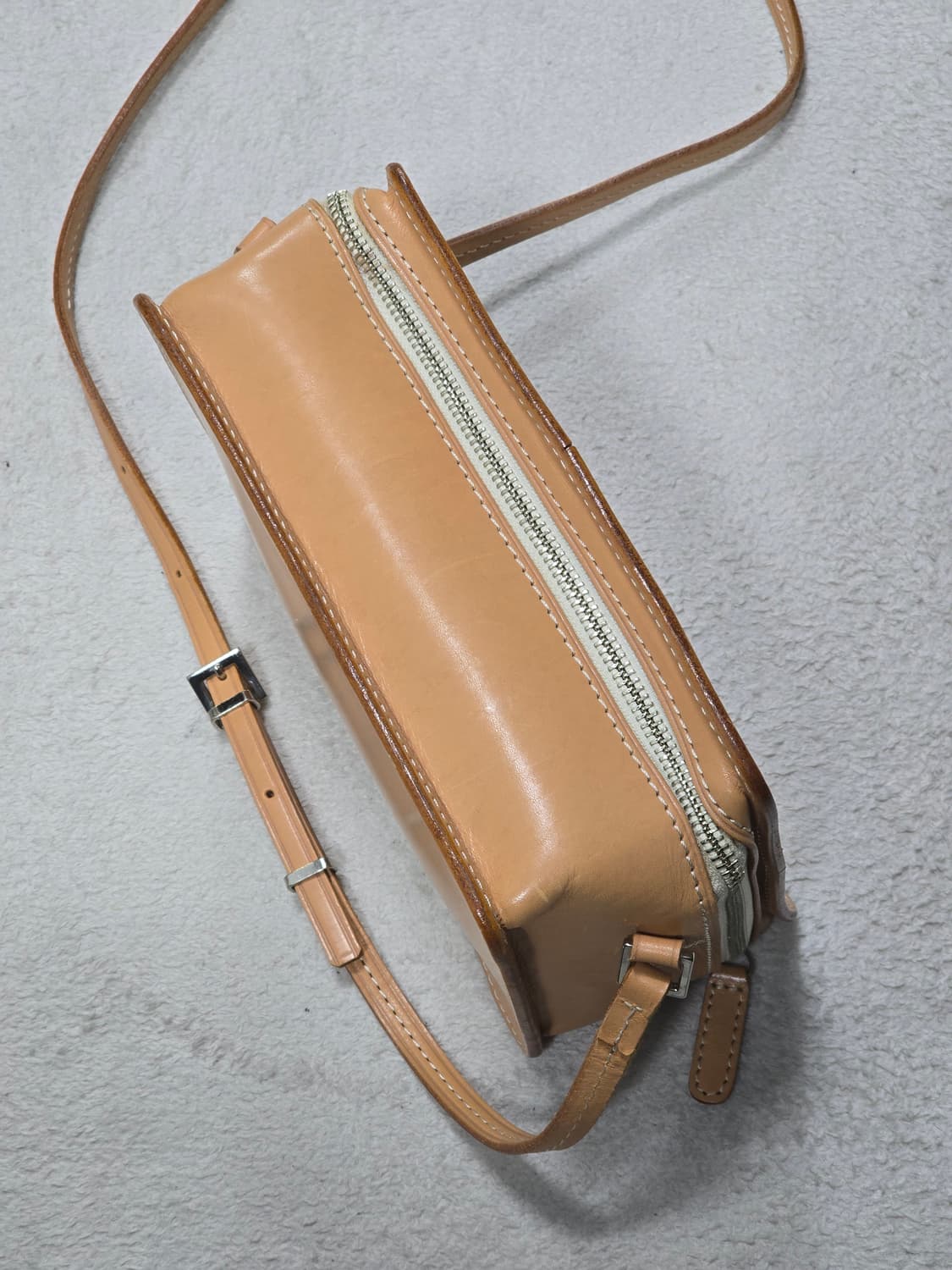 Courreges 꾸레쥬 스퀘어 숄더백 베이지 상품이미지4