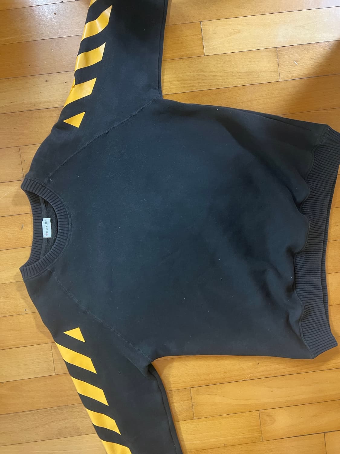 몽클레어 오프화이트 콜라보 맨투맨  상품이미지4