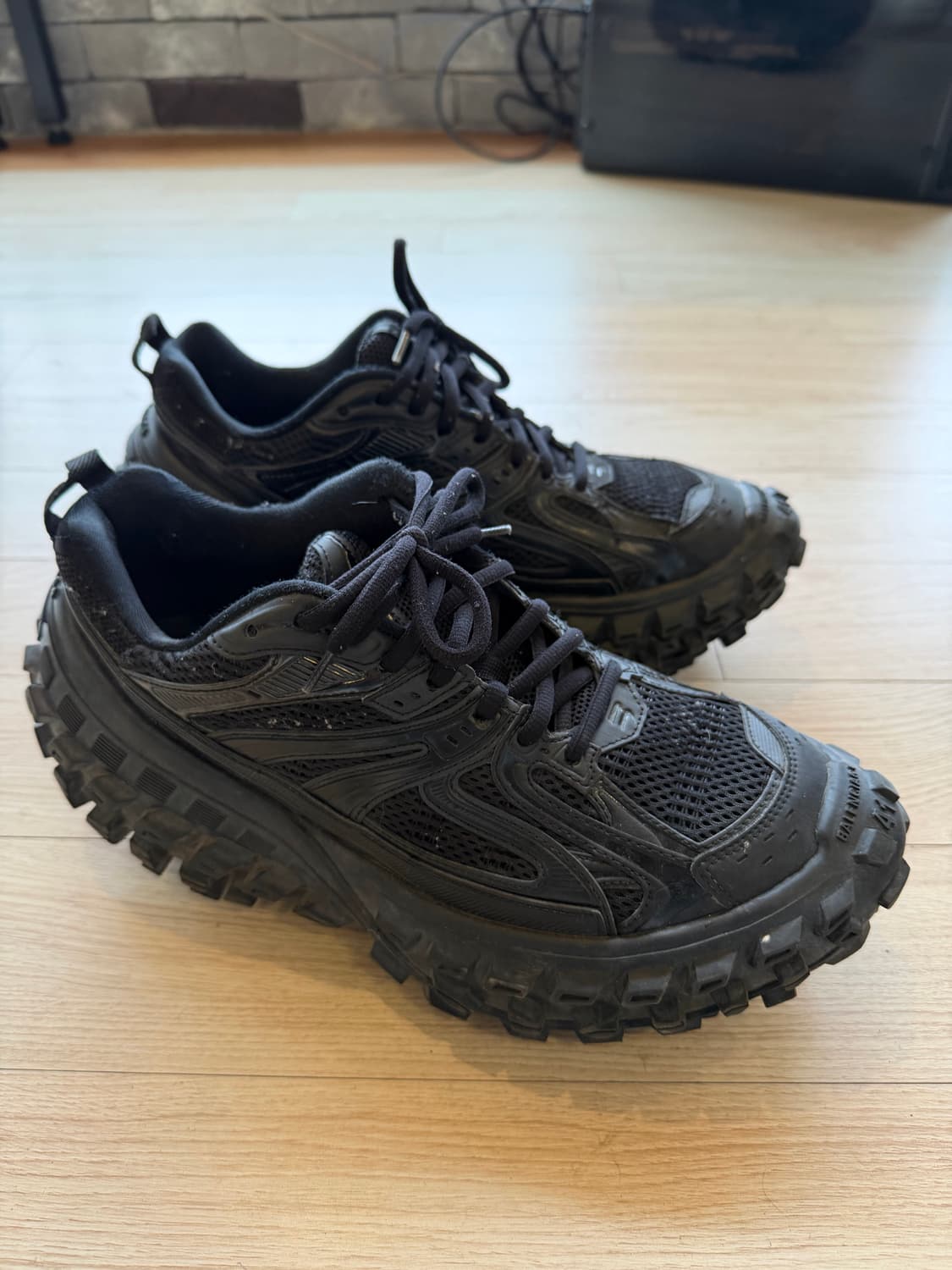 발렌시아가 디펜더 41 상품이미지1