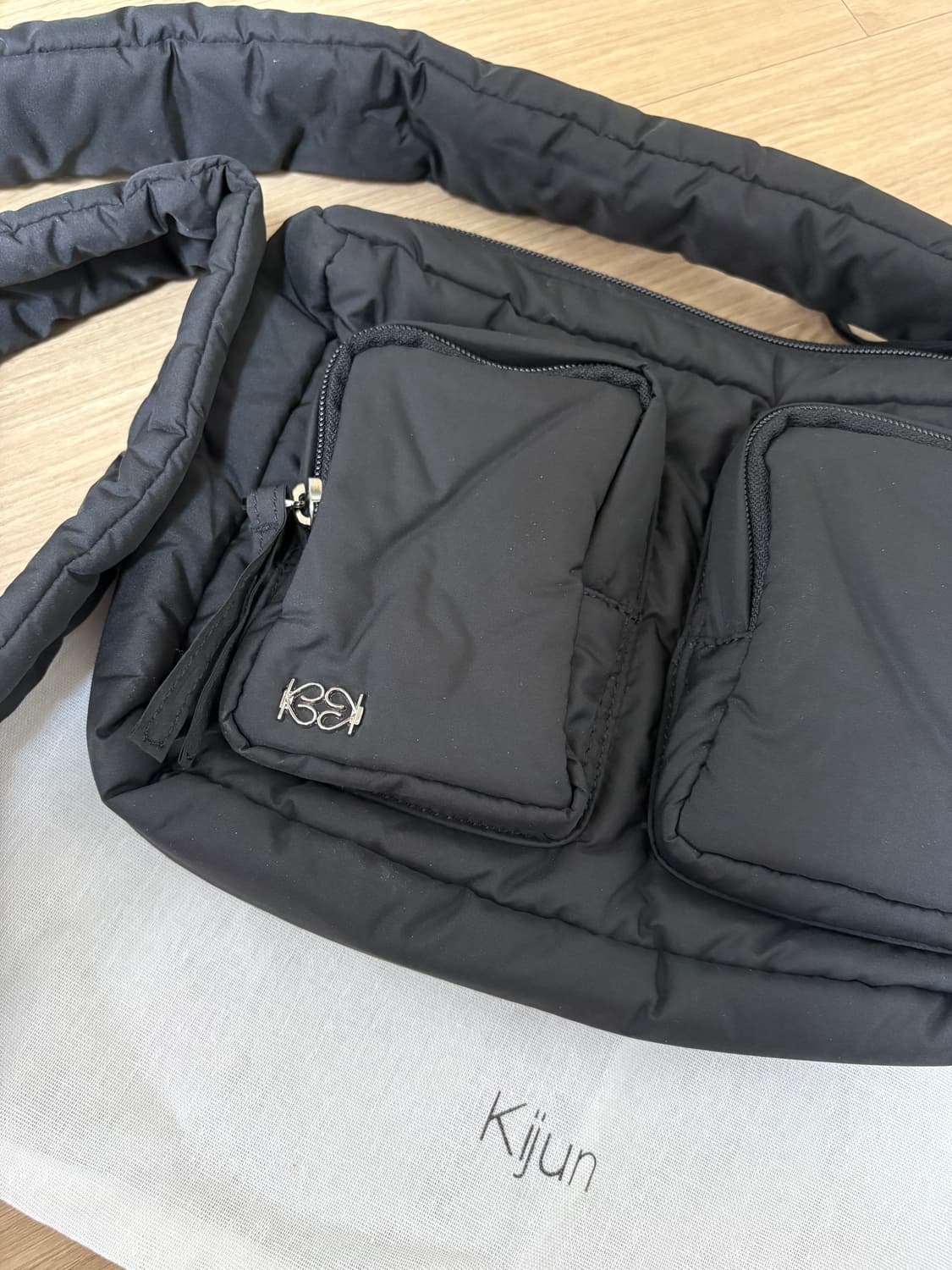 기준(Kijun) 필로우 크로스백 (정가: 185,000원) 상품이미지2