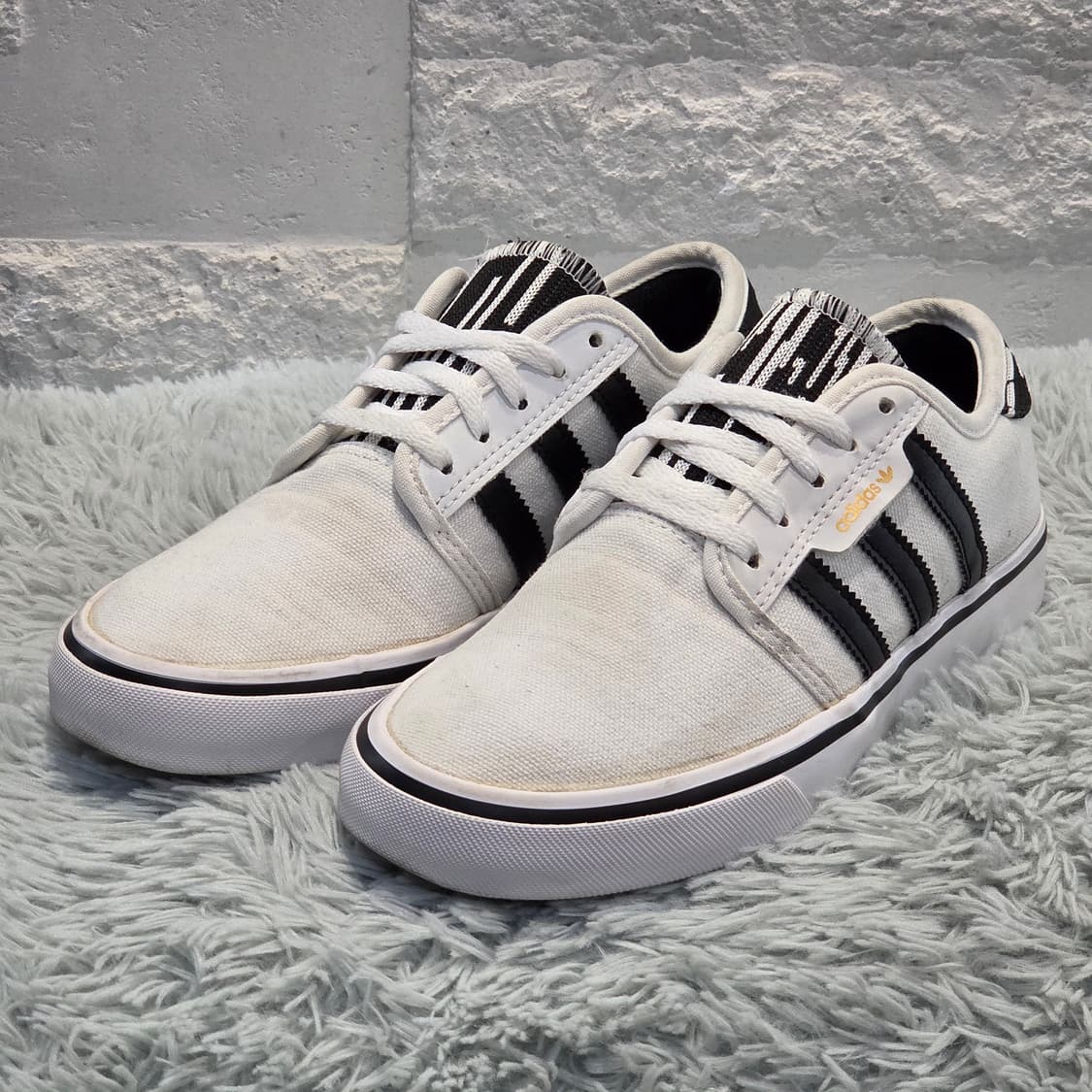 2q-17:아디다스 오리지널스 캔버스 로우 스니커즈(230mm)-상태굿 상품이미지1
