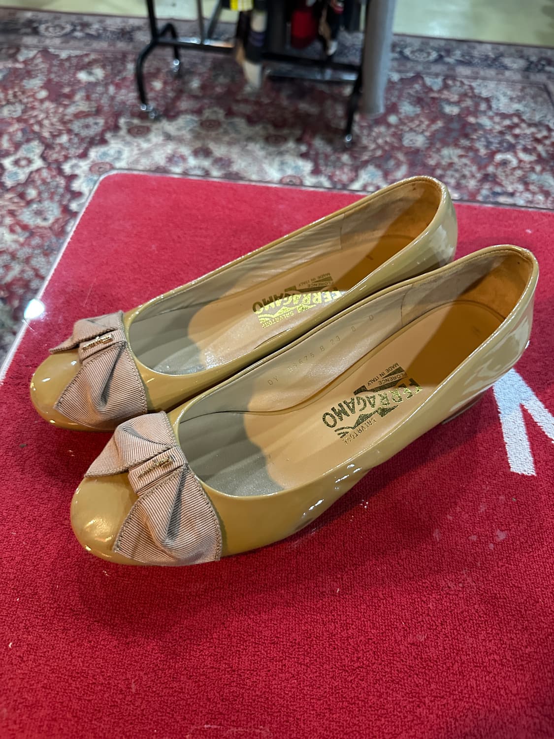 페레가모 리본 플랫슈즈 베이지250 상품이미지4