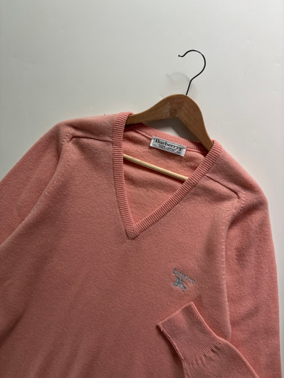Burberry 버버리 연핑크 램스울 브이넥 니트 상품이미지5