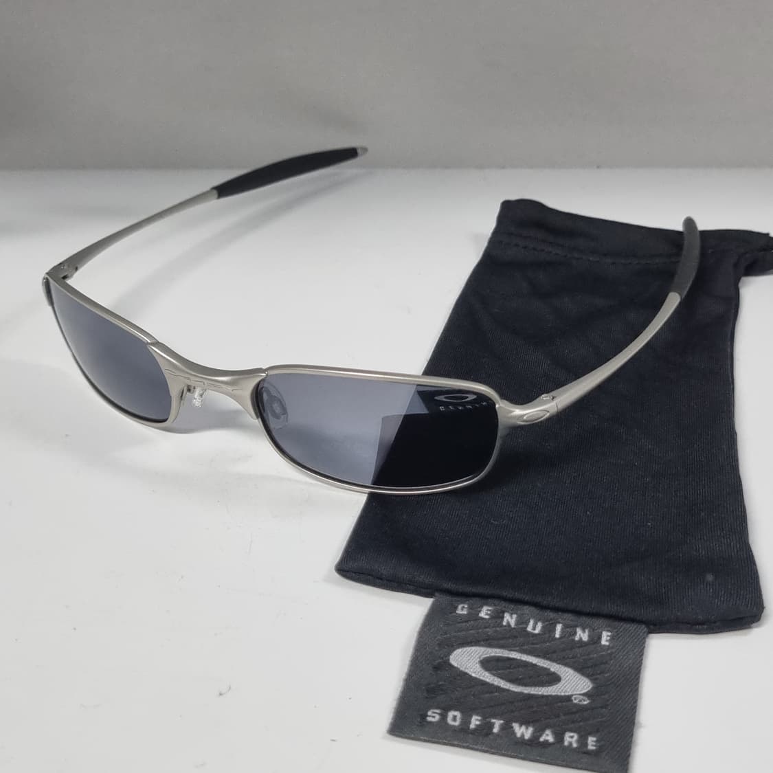 오클리 스퀘어와이어 2.0 스프링 실버 상품이미지1