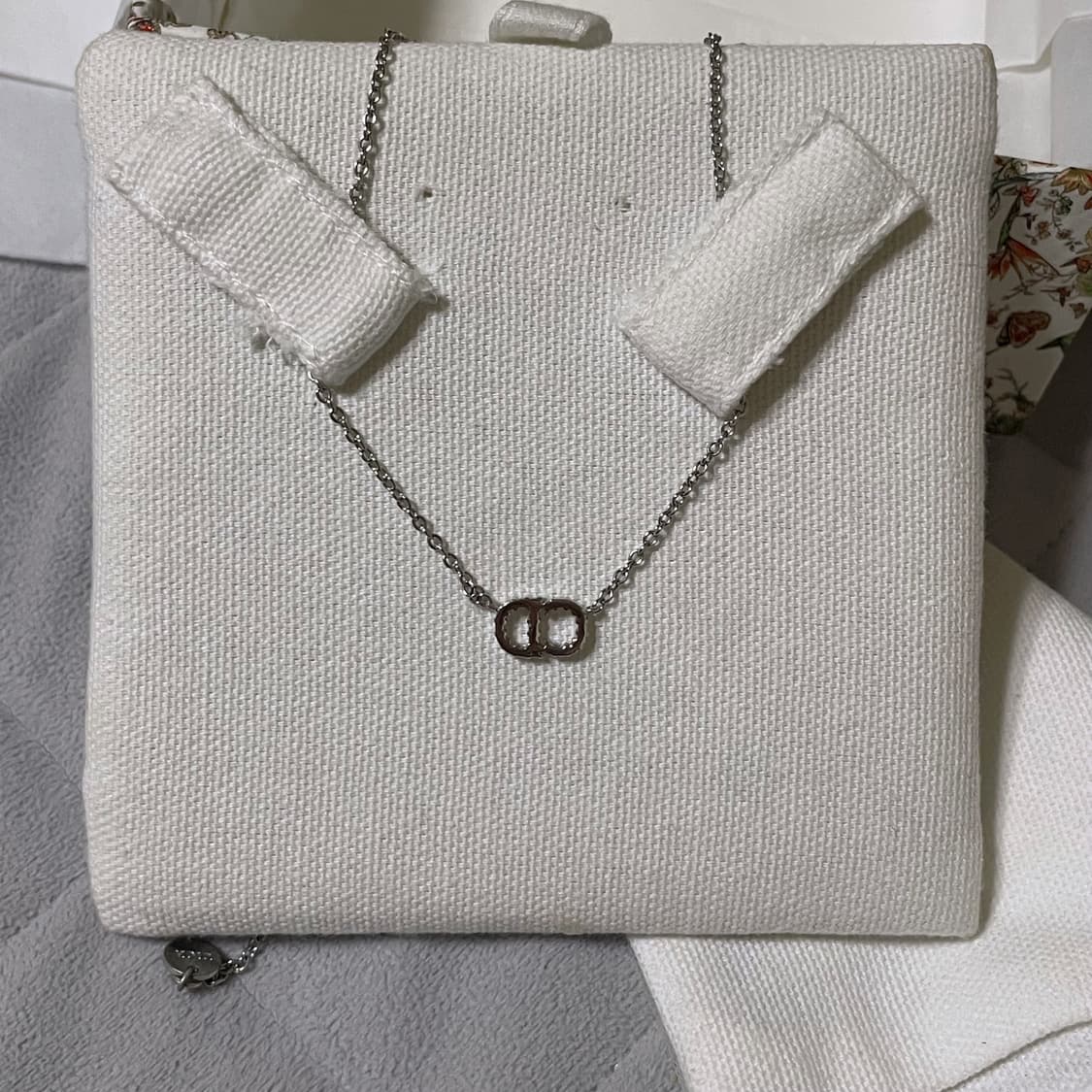 디올 클레어디룬 cd 목걸이 풀박스 (정품 보증서 포함) 상품이미지5