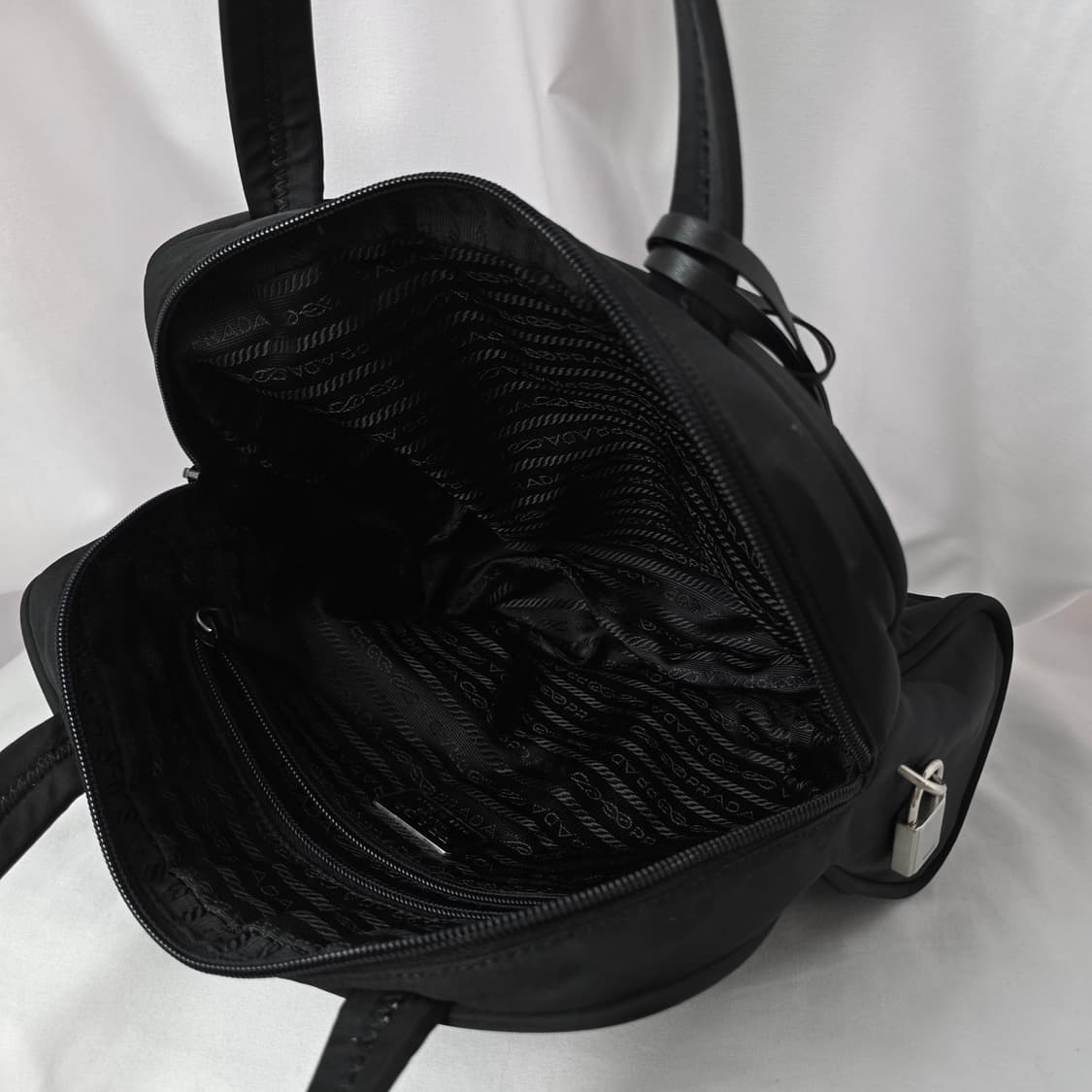 [정품 PRADA] 프라다 포코노 나일론 스몰 토트백 상품이미지8