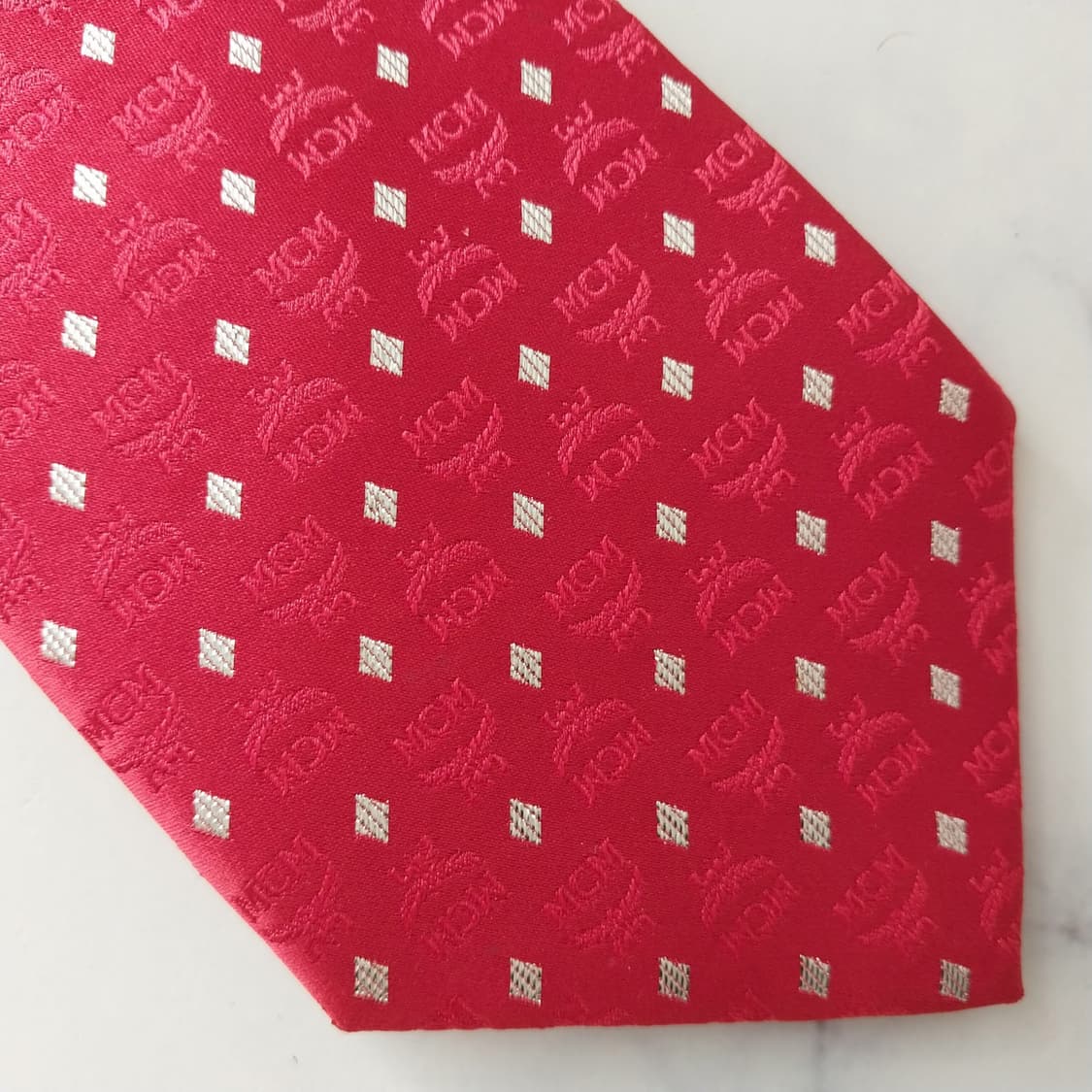 엠씨엠 실크 레드 로고 자카드 넥타이 9cm A+등급 K2083
 상품이미지6