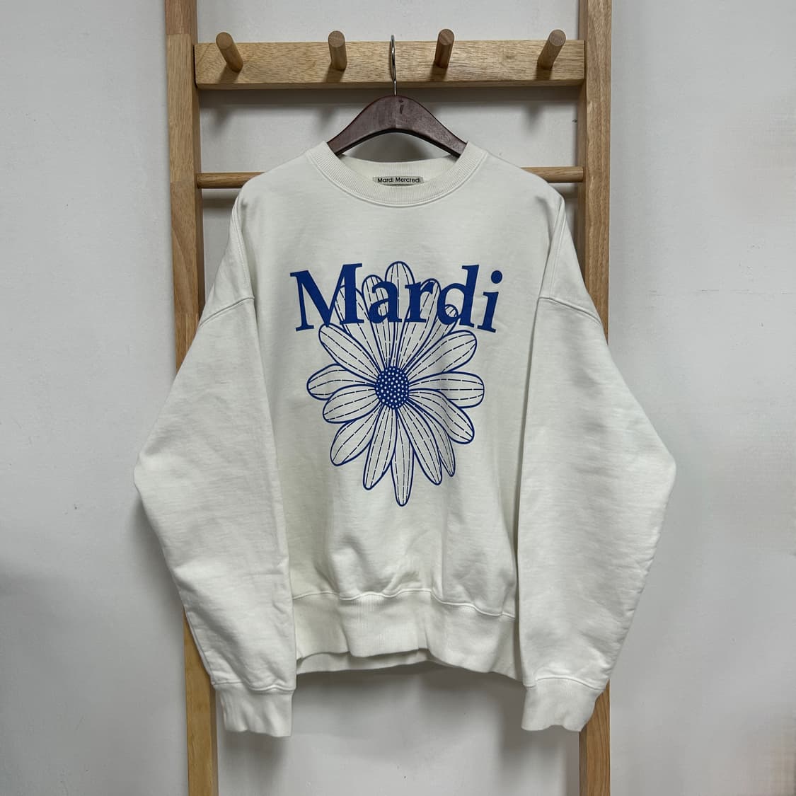 마르디 메크르디 플라워 화이트 맨투맨 상품이미지2