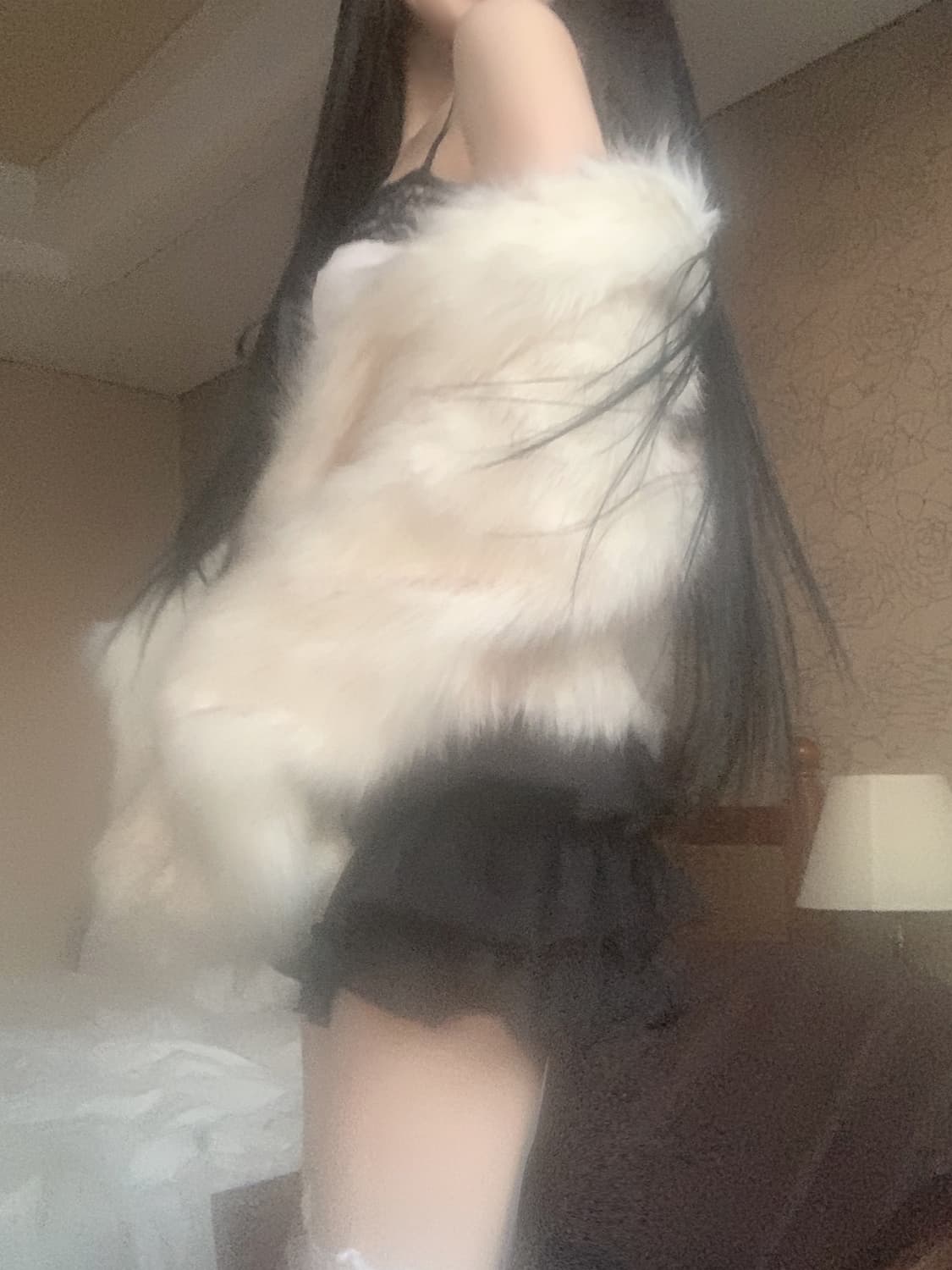 스젠 퍼자켓 Rokina Eco Fur Jacket (White) 애즈온 상품이미지1