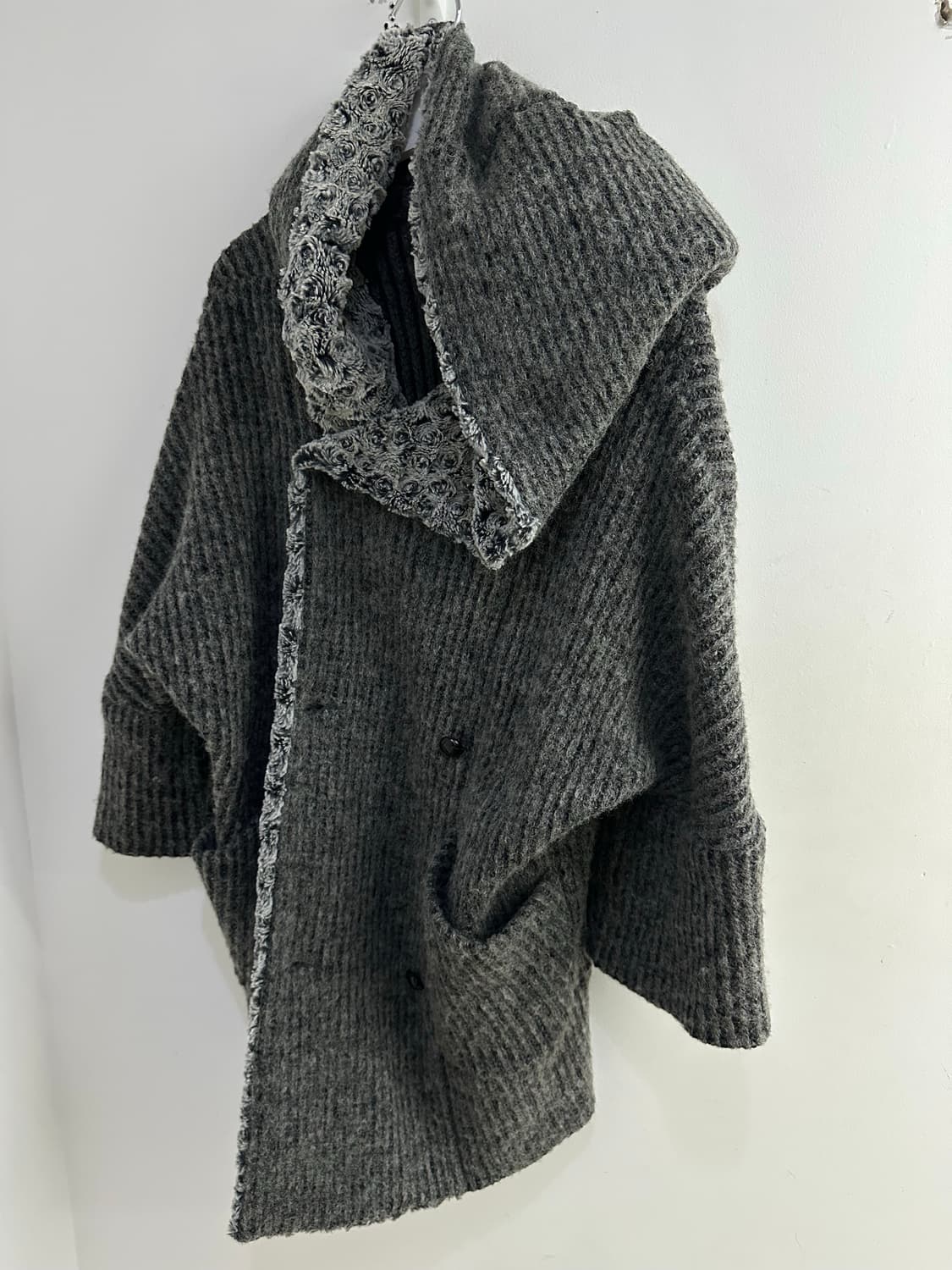 비대칭 사선 단추 후디코트 상품이미지1