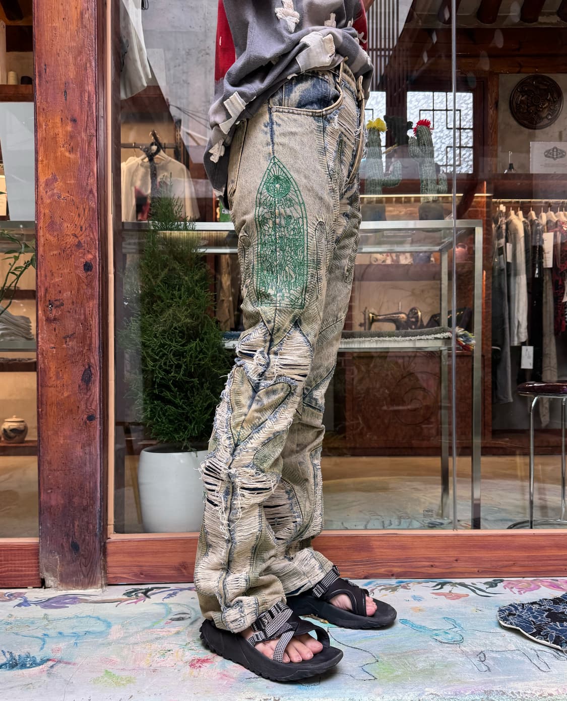 Who desides war embroidery jean 상품이미지1