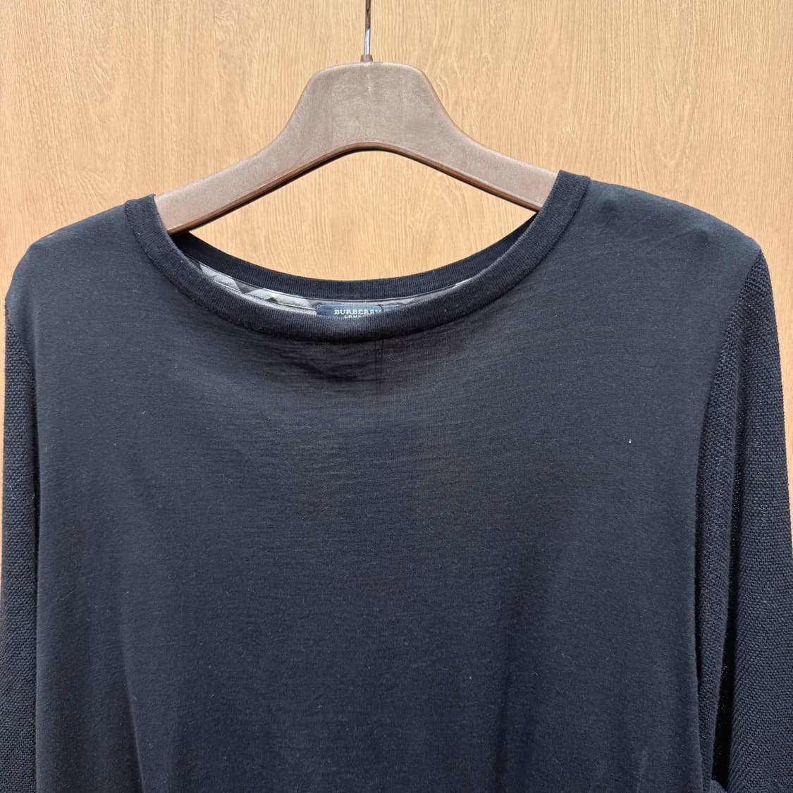 버버리 런던 레이어드 배색 반소매 니트 티셔츠 세미 오버핏 블랙 상품이미지4