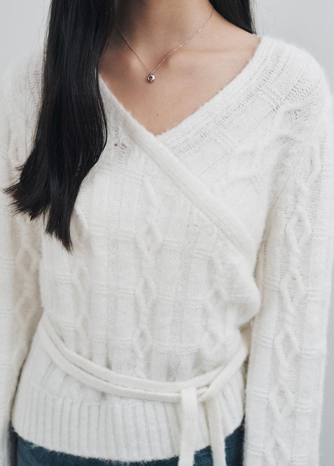 몽돌 언발란스 케이블 랩 니트 탑 아이보리 상품이미지2