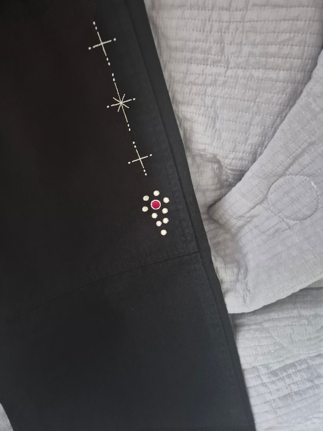 아오이로 페이크 스터드 커티드 더블니 팬츠 상품이미지3