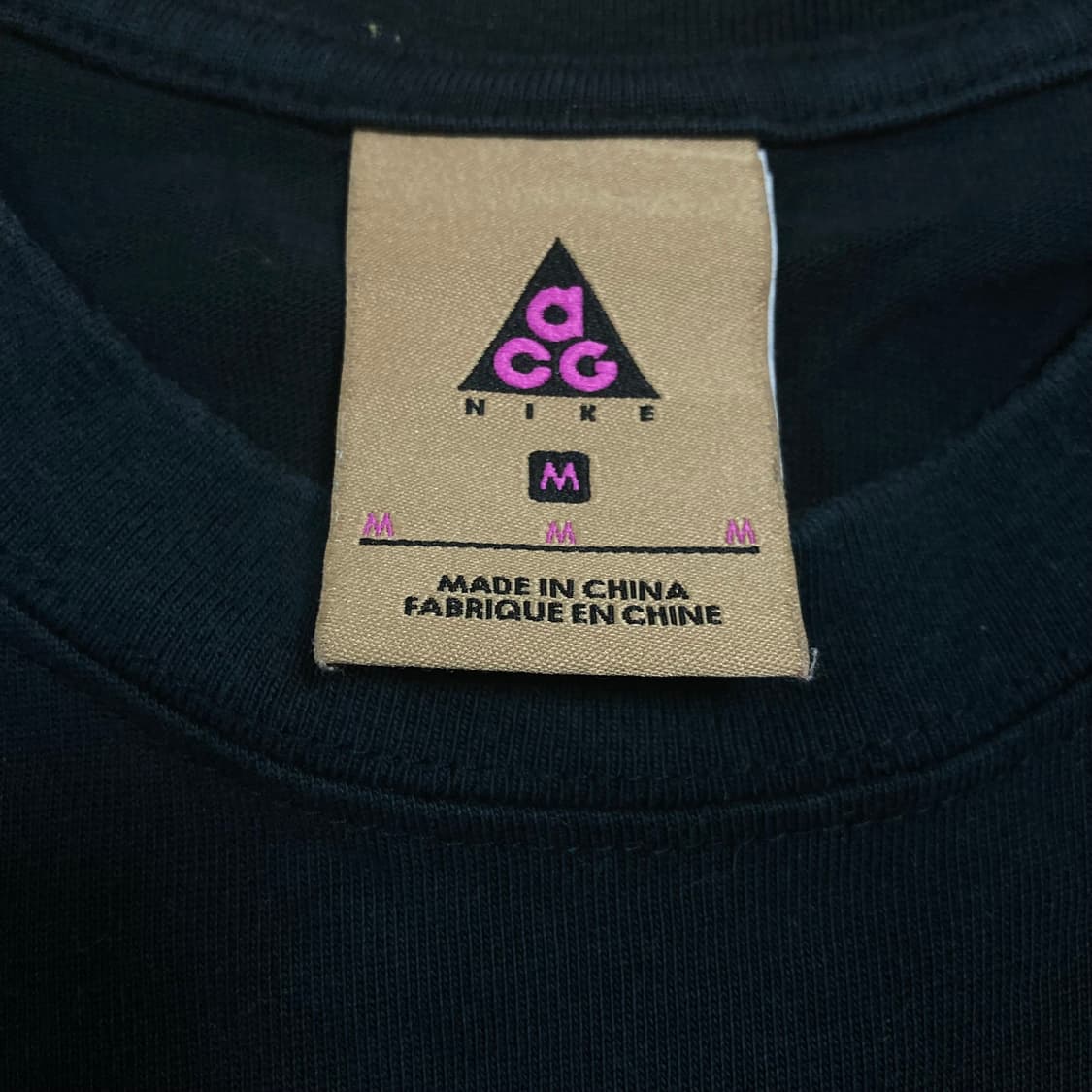 나이키 acg 스몰 로고 블랙 반팔티 상품이미지3