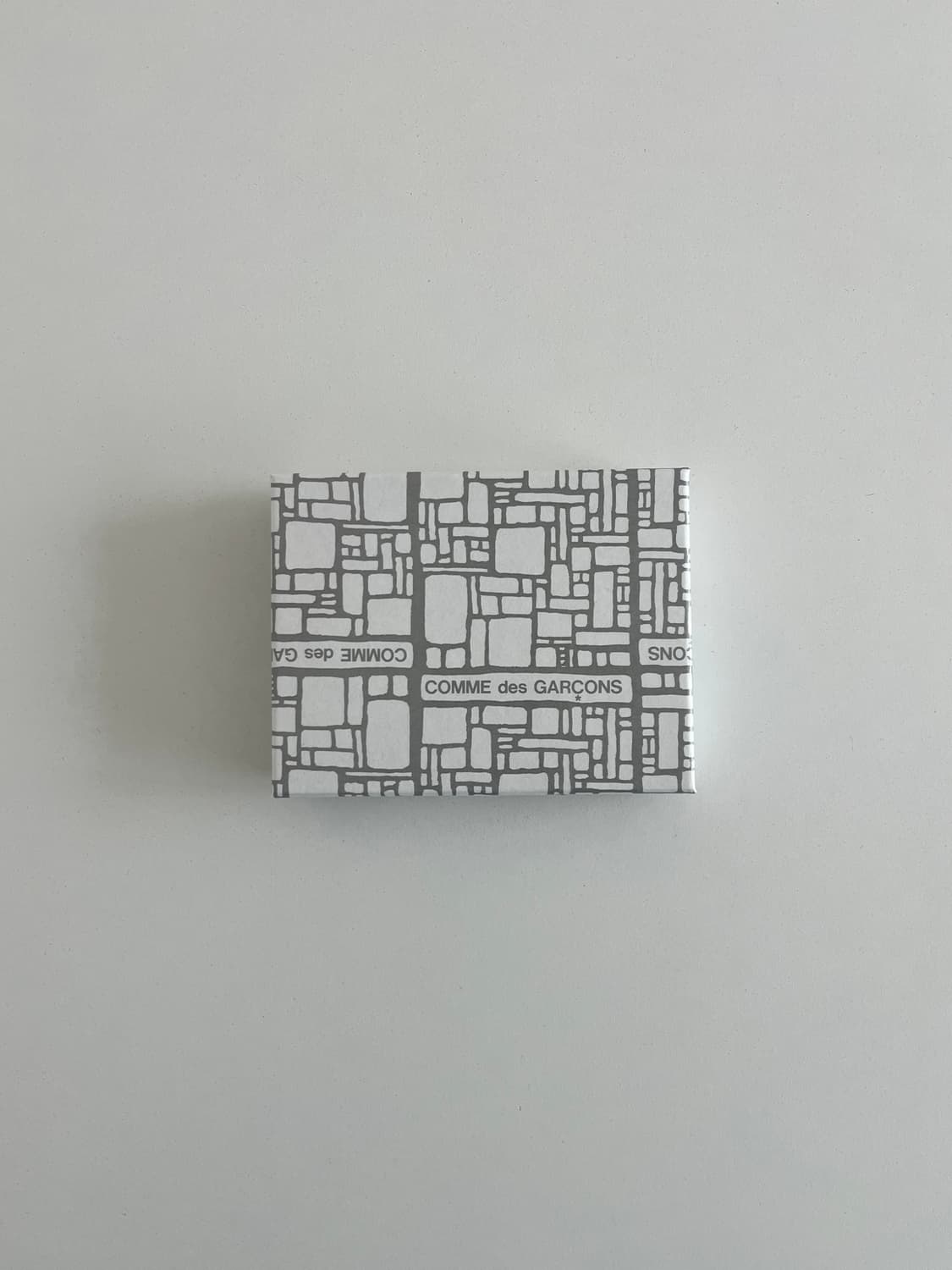 꼼데가르송 네온 카드 케이스 상품이미지3