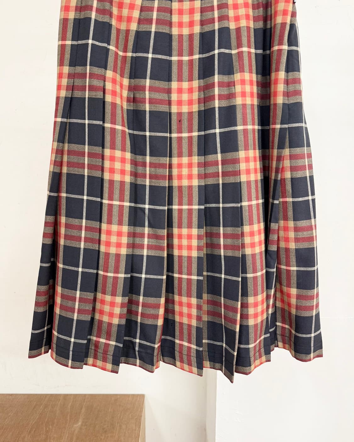 버버리 레드 노바체크 핀턱 미디스커트  상품이미지3