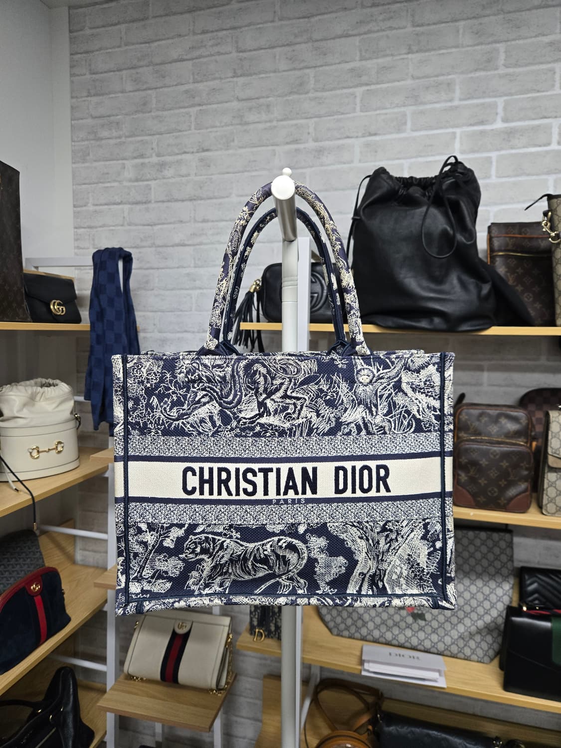 [특가][정품]디올 트와일라잇 북토트백 미듐 상품이미지1