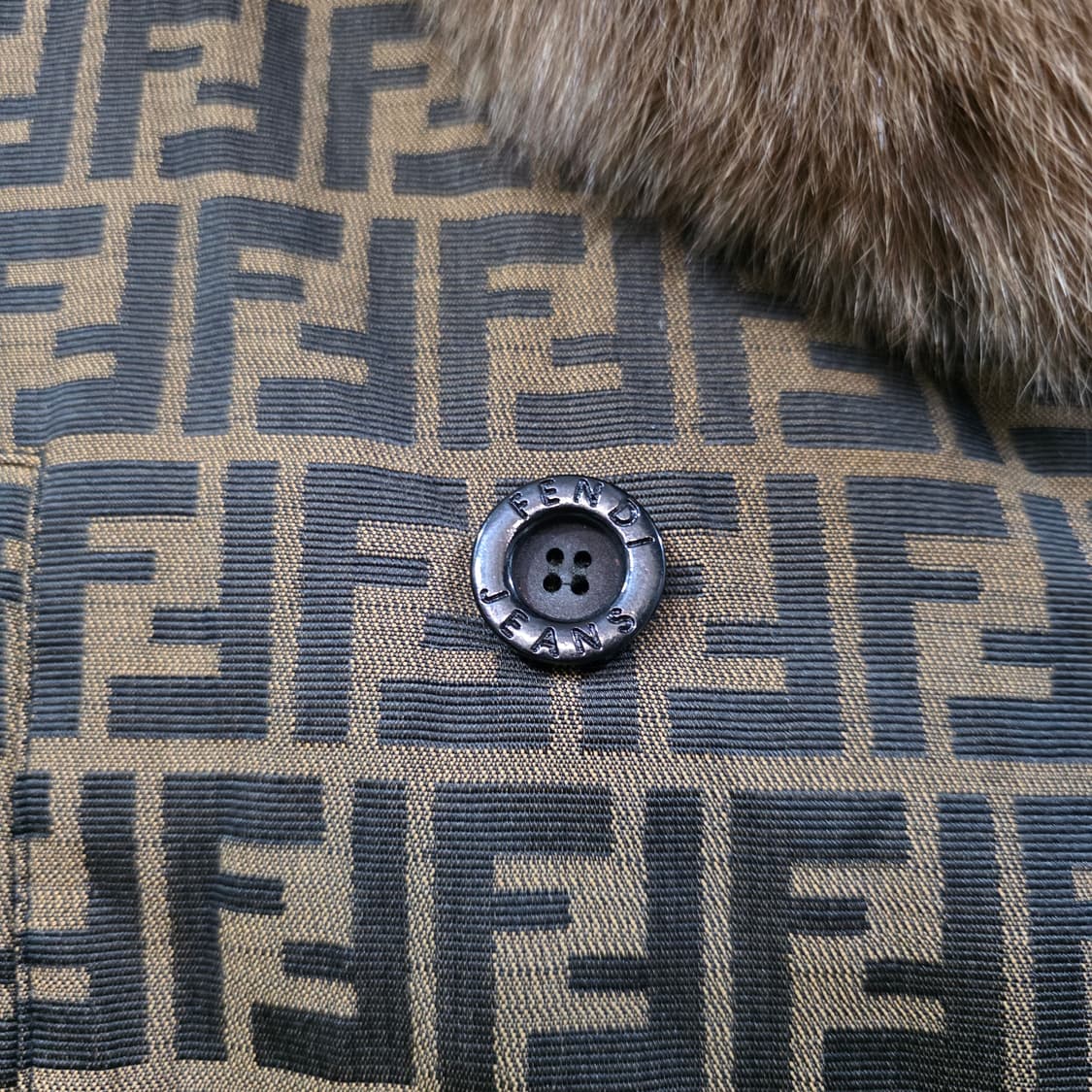 정품)  펜디 여성 주카 FF로고 패턴 누빔코트 자켓 M 상품이미지4