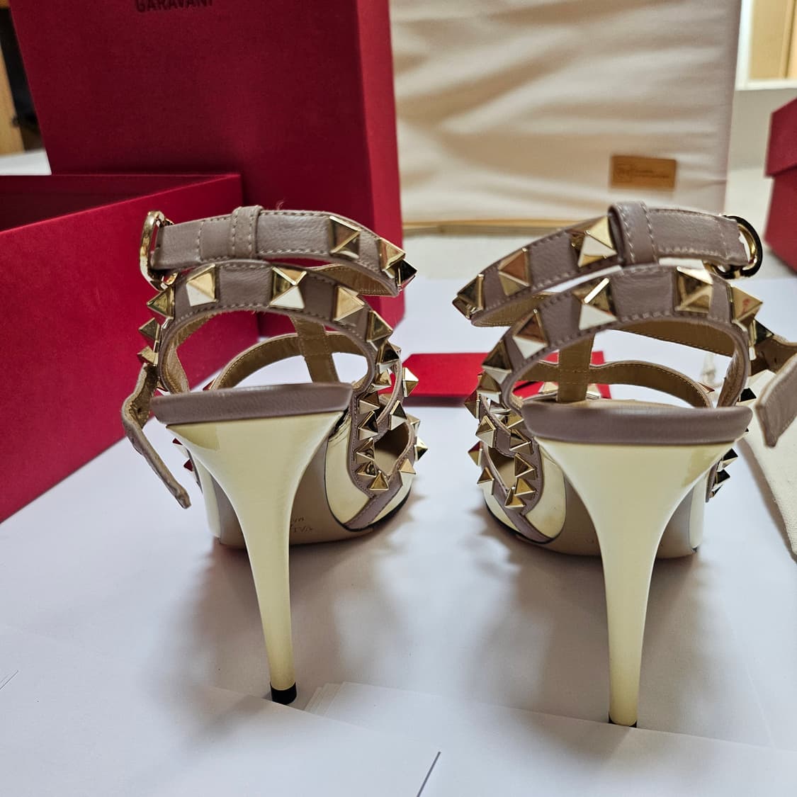 발렌티노 락스터드힐 상품이미지4