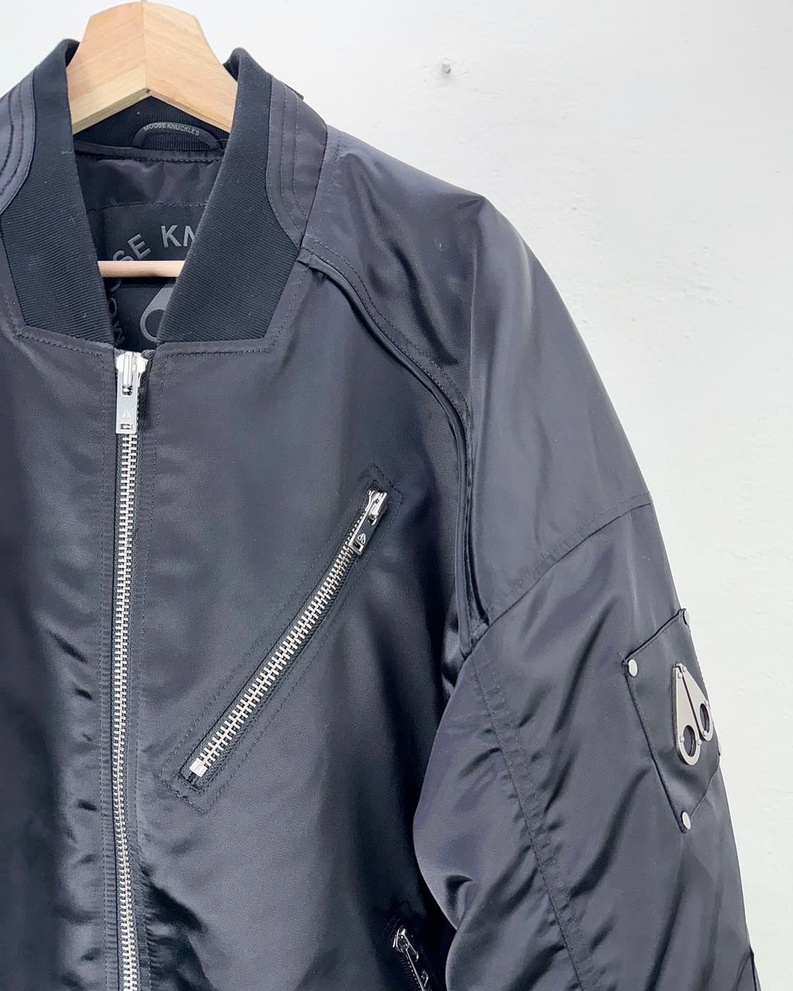 무스너클 블랙 니콜라스 퀼팅 플레이트 봄버 자켓 상품이미지3