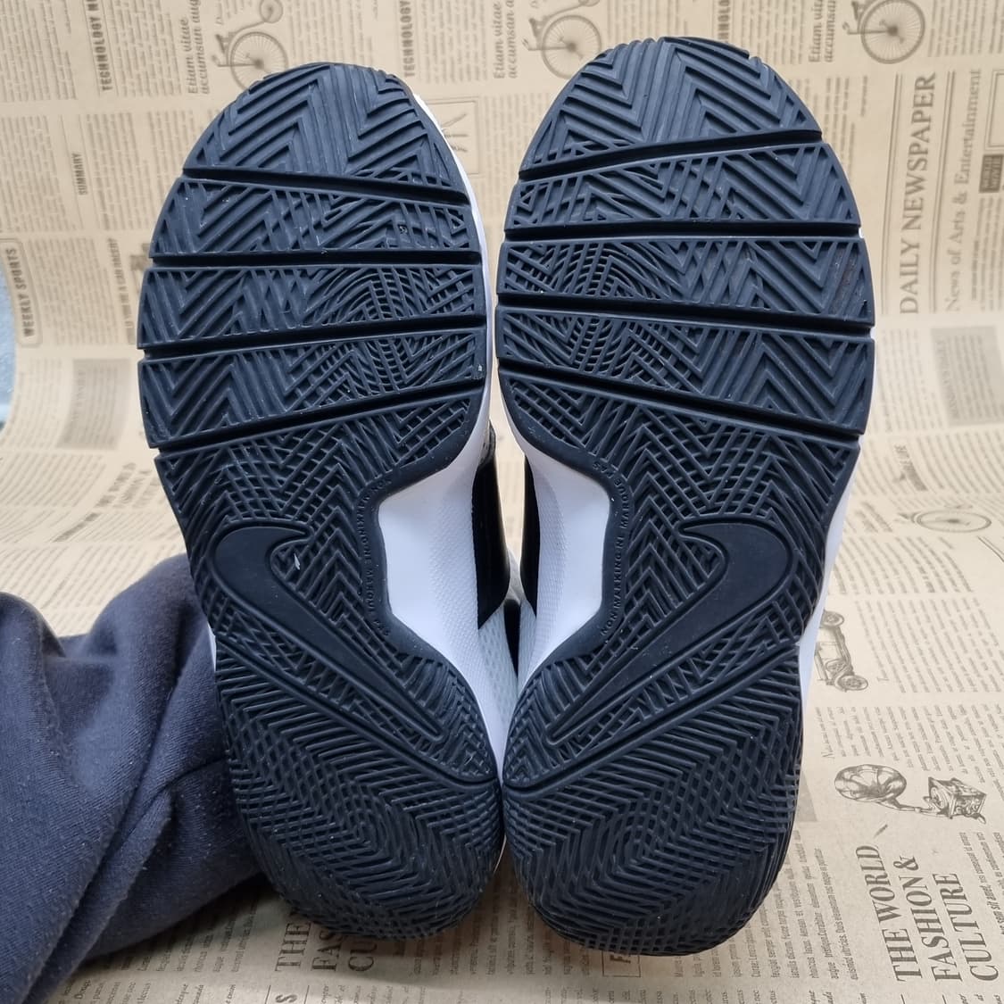 나이키 팀허슬d8 아동 운동화 235 상품이미지3