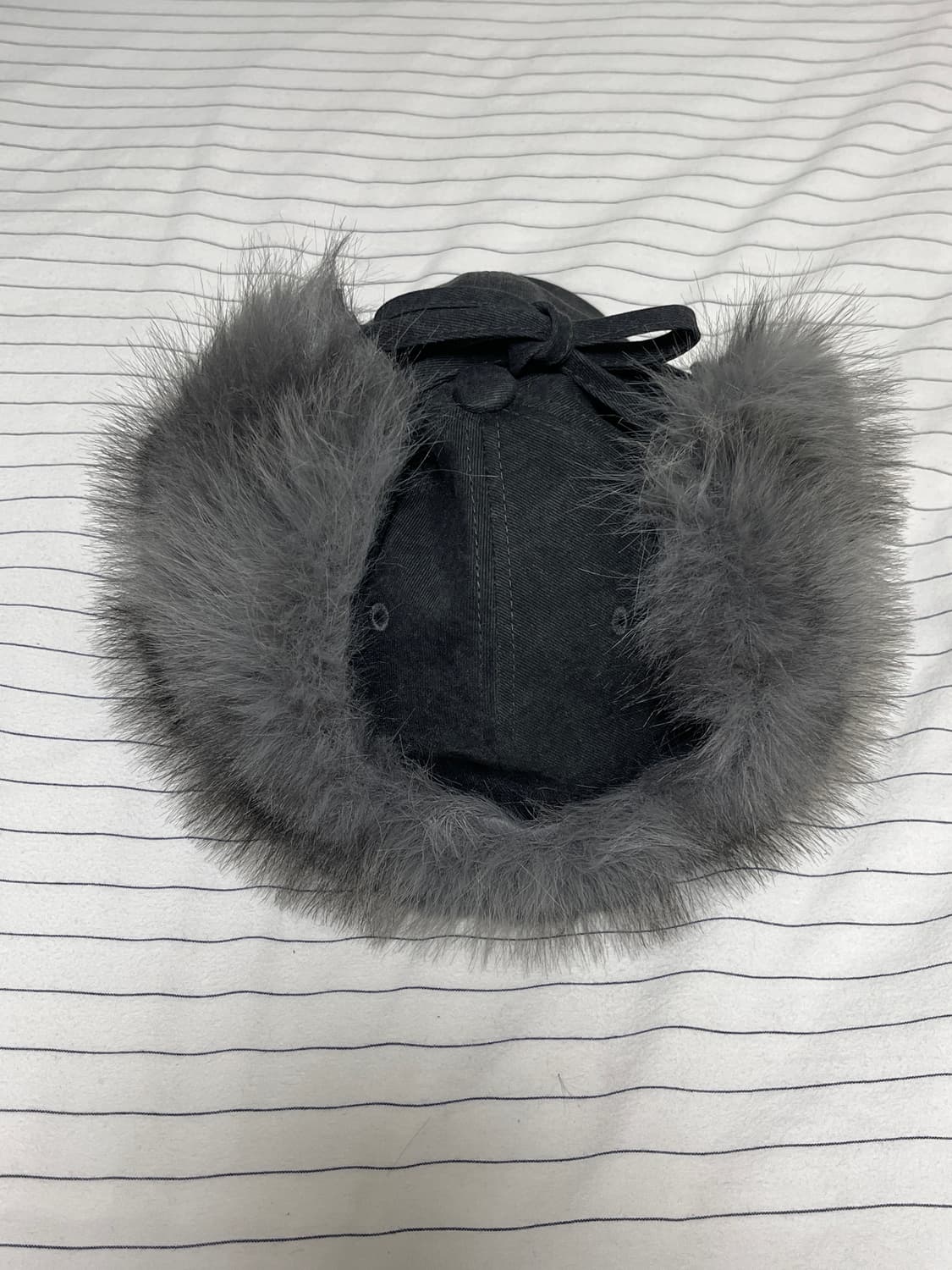 FAUX FUR HOTFIX LOGO EARFLAP CAP_CHARCOA 상품이미지4