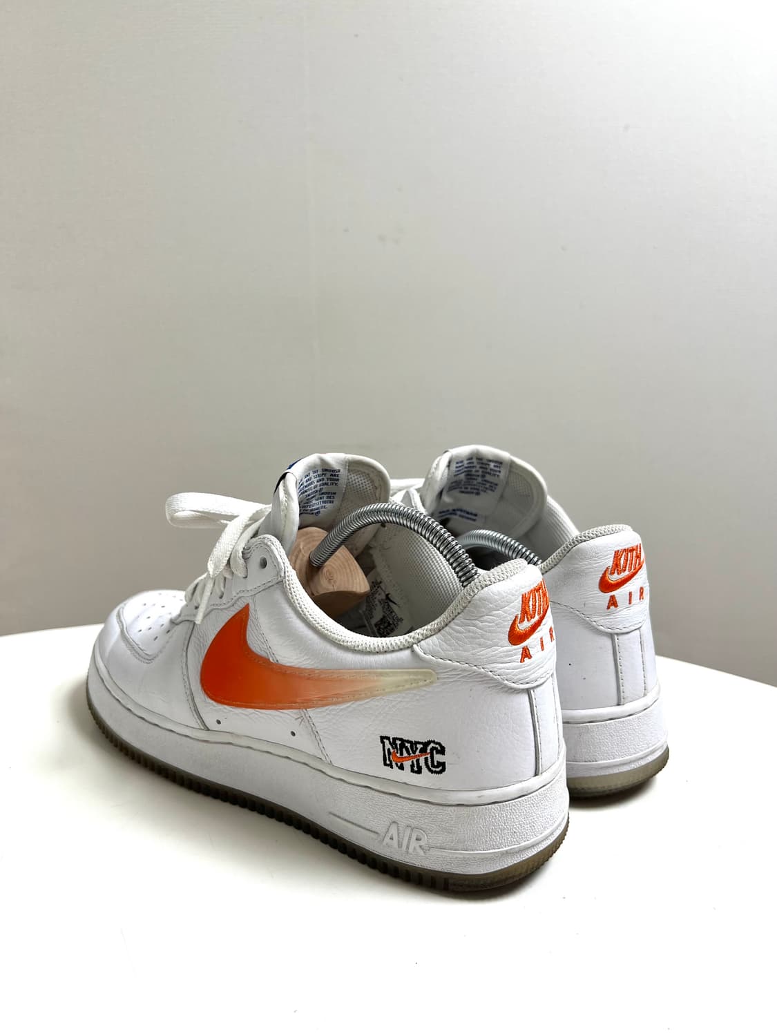 [270] 나이키 x 키스 에어포스 1 로우 NYC 화이트 상품이미지4