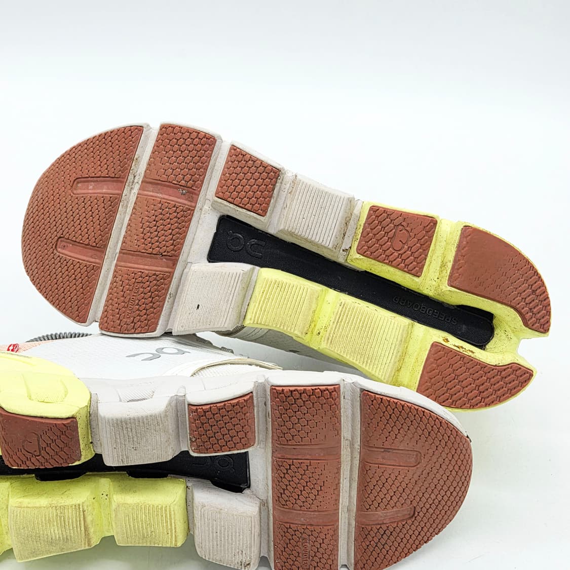 온 러닝 우먼스 클라우드 플라이어 4 화이트 (245) 상품이미지3