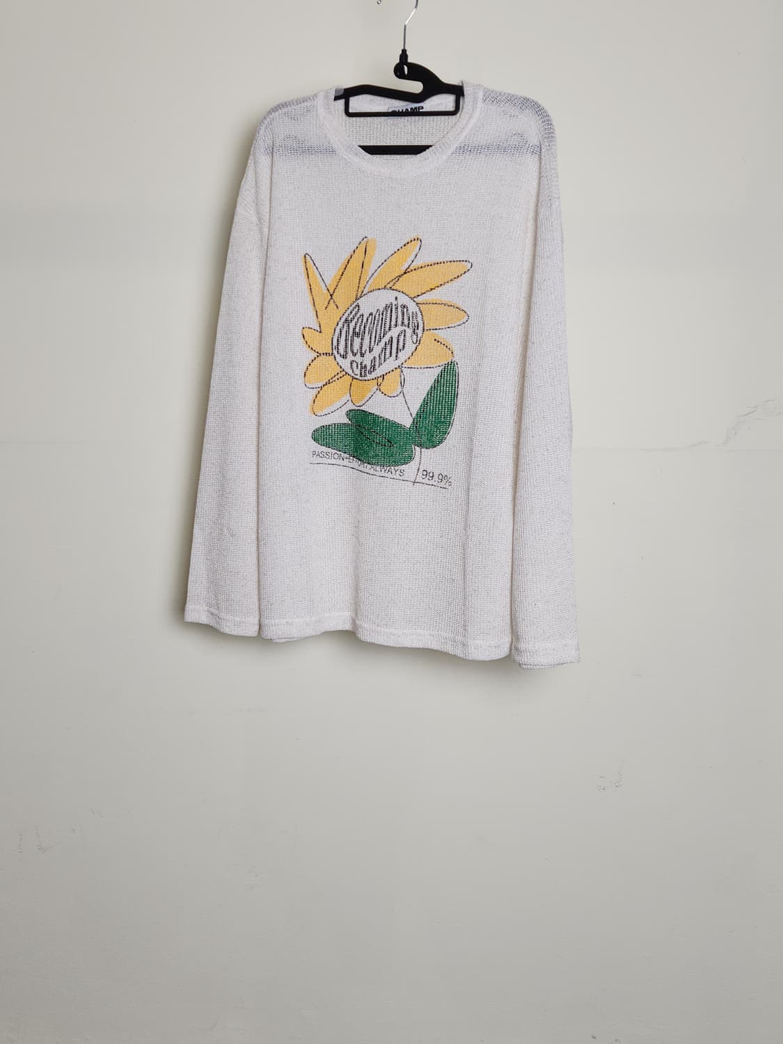 화이트 색상 니트 상품이미지1