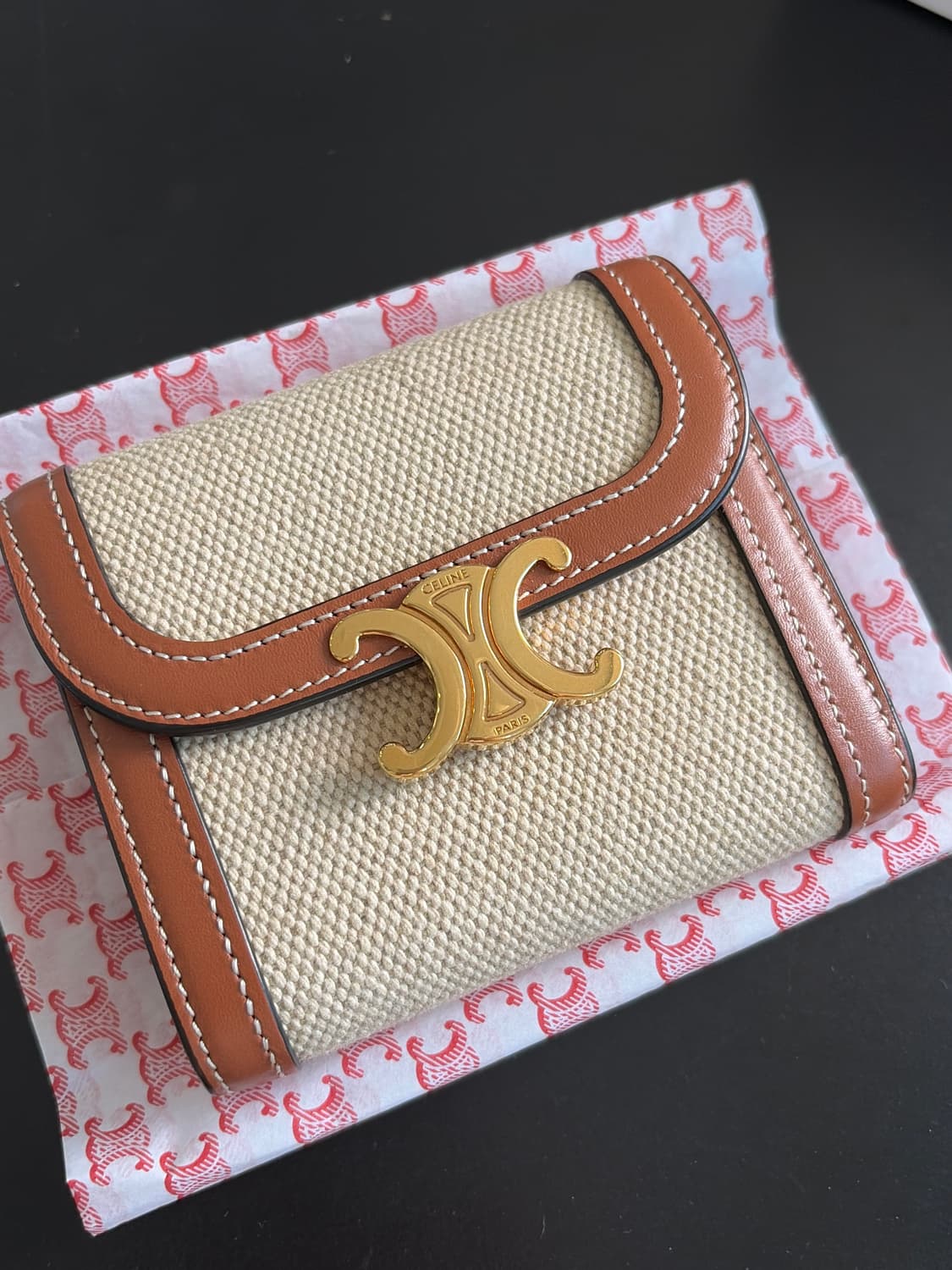 [S++급/정품]셀린느 텍스타일 카프스킨 스몰 트리옹프 지갑 탄 화이트 상품이미지5