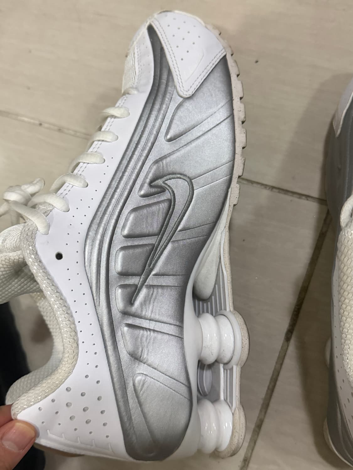 나이키 샥스 r4 245 상품이미지4