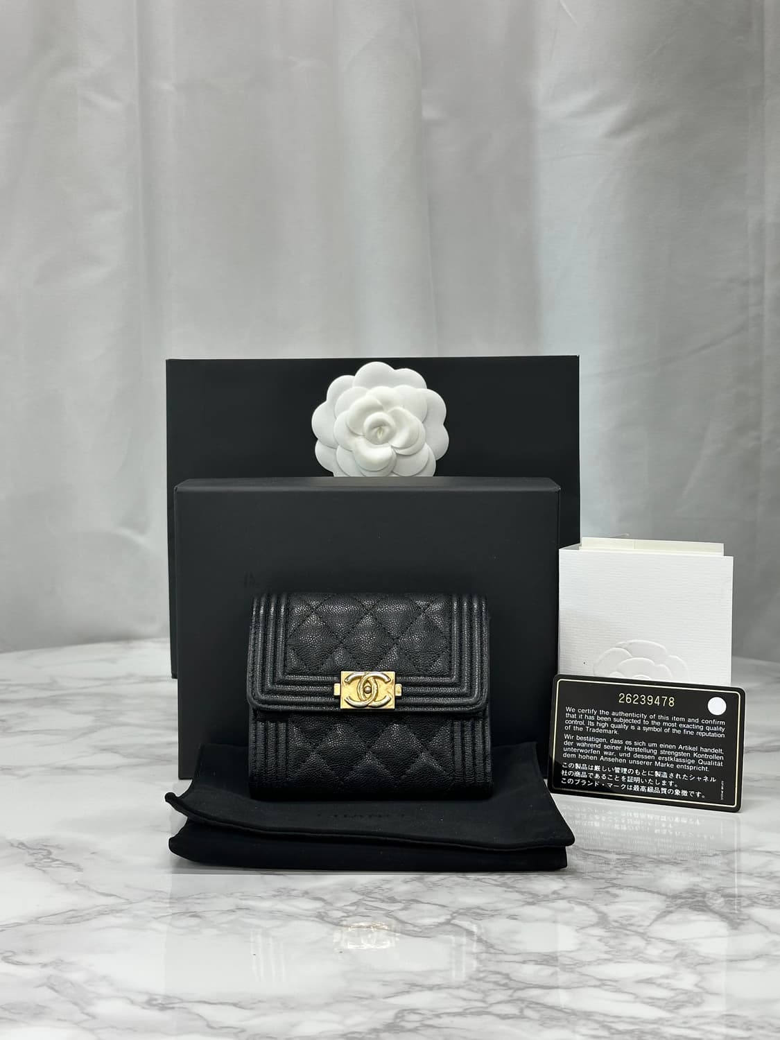 [풀구성] 샤넬 보이 플랩 지갑 카프스킨 골드 상품이미지1