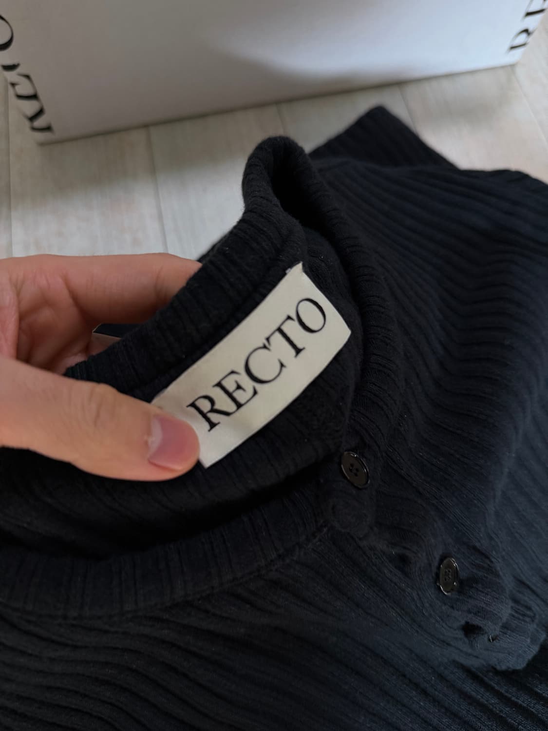 렉토 헨리넥 니트 판매합니다 상품이미지2
