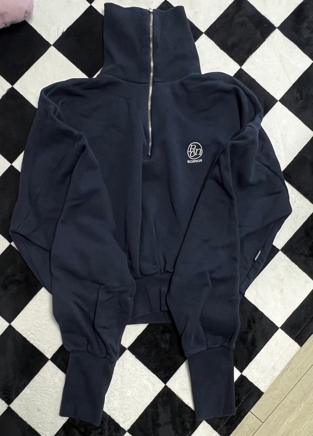 ronron 반집업 크롭 맨투맨 실착 1회 상품이미지1