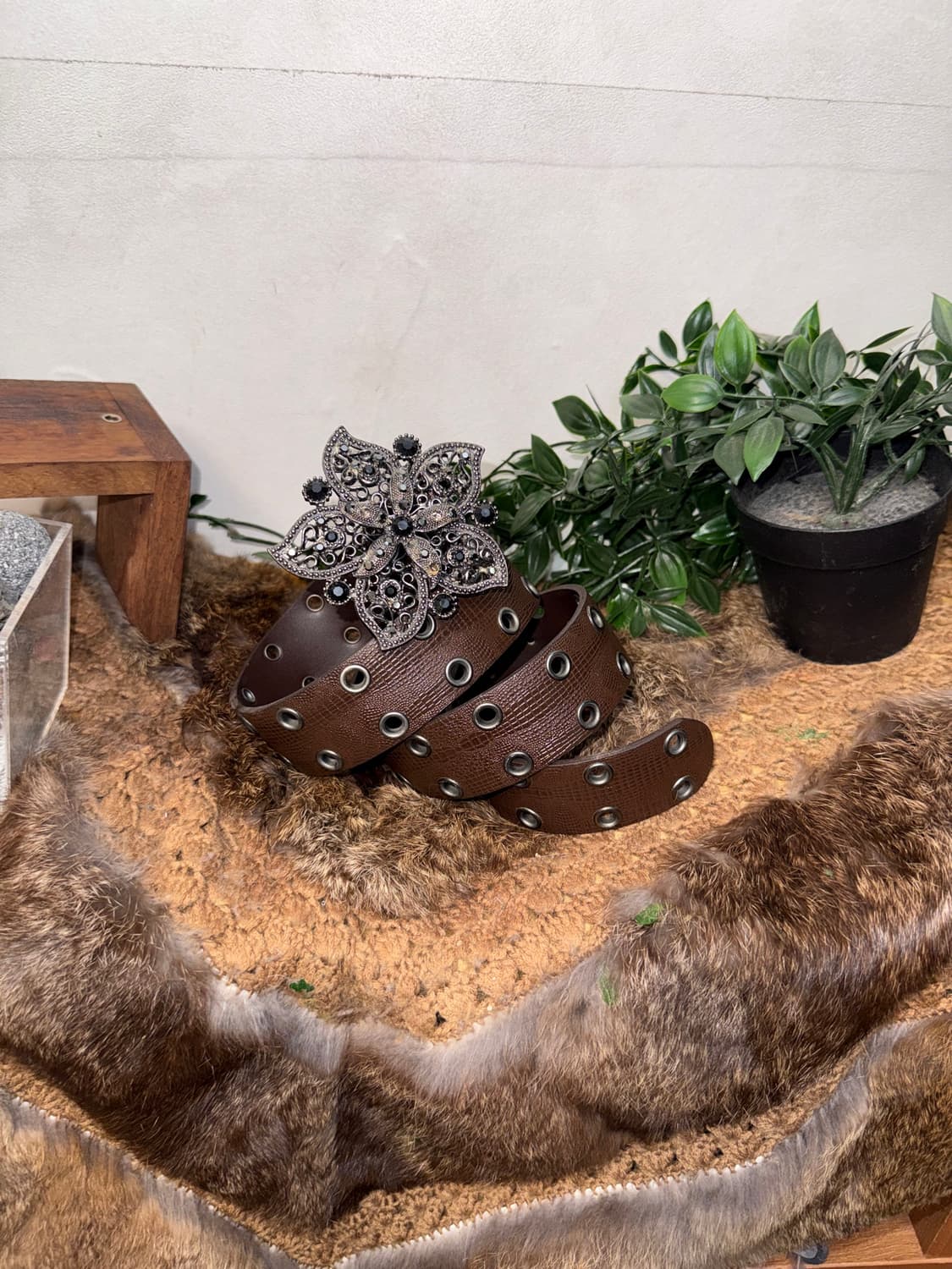 Brown cubic flower buckle punching belt 상품이미지1