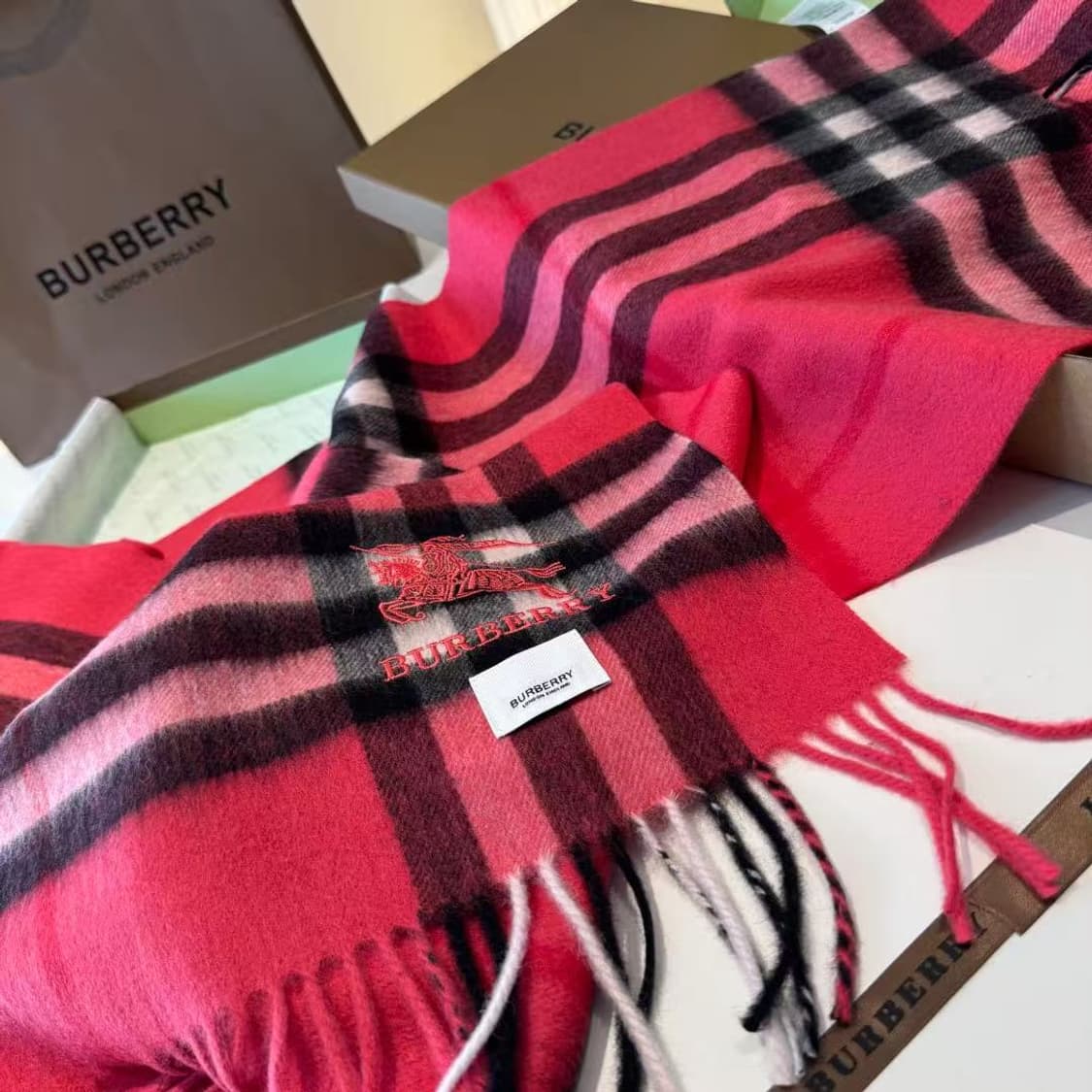 버버리숙녀 리버서블 스카프
 상품이미지3