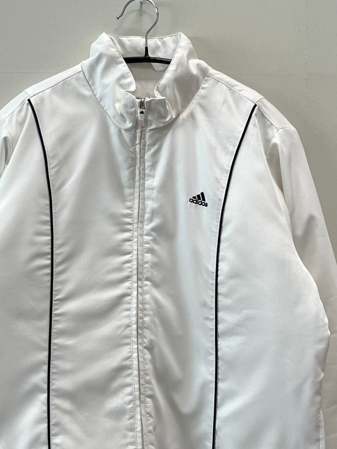 (L) 아디다스 우먼스 퍼포먼스 파이핑 우븐 솜 패딩 자켓 화이트 상품이미지3