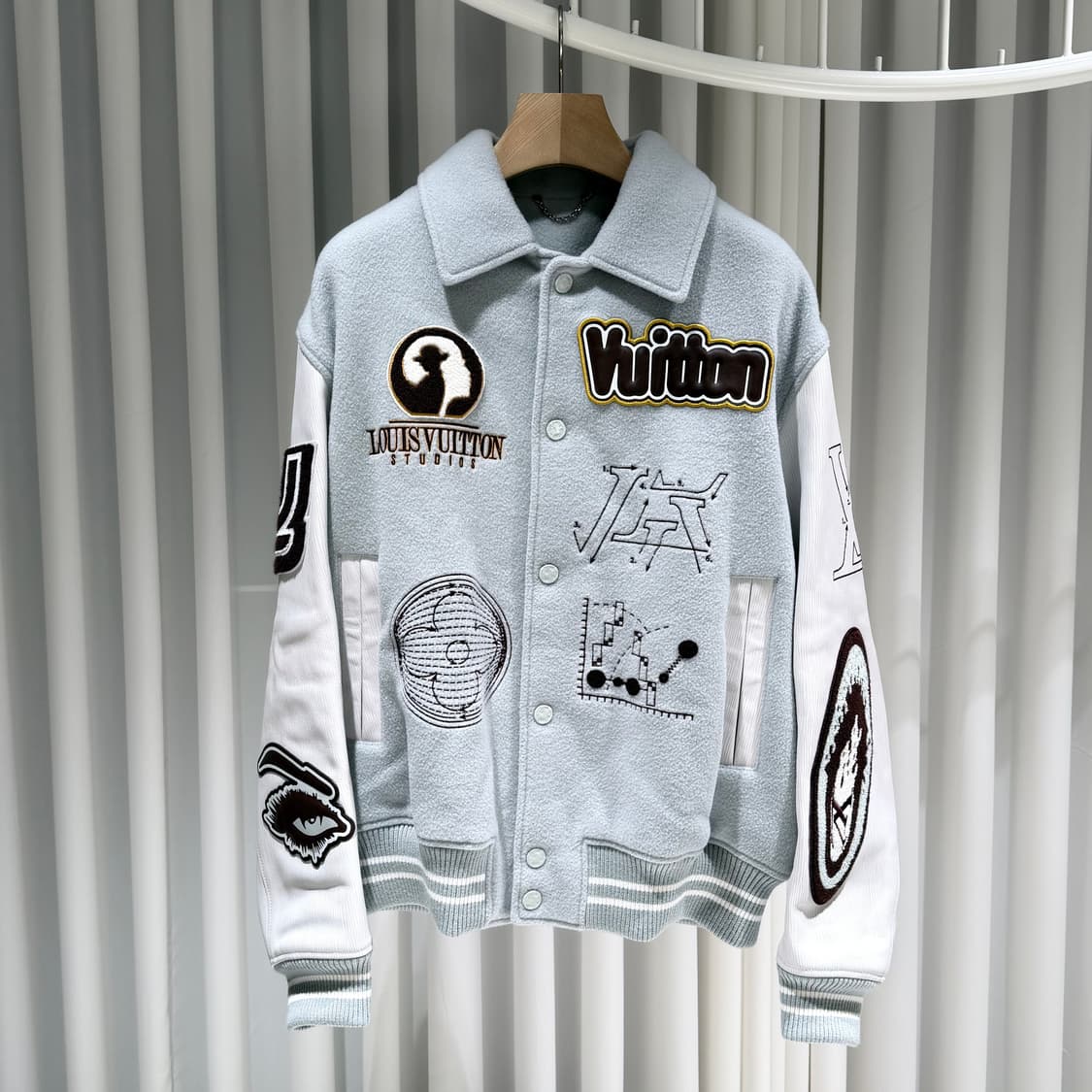 52 / 루이비통 멀티패치 키드슈퍼 아쿠아레더 바시티 상품이미지3