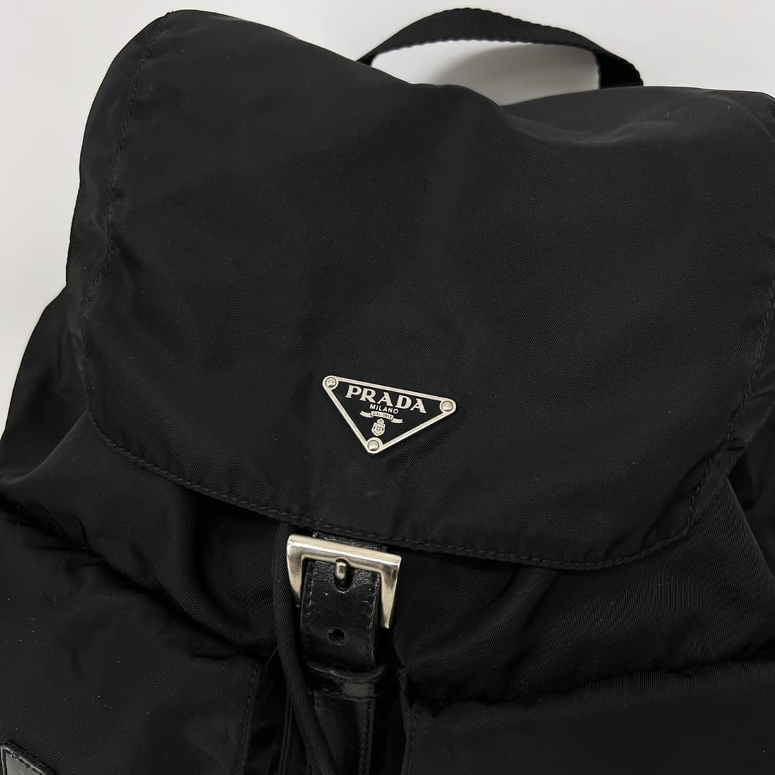 [감정완료] 프라다 삼각로고 나일론 백팩 미듐 블랙  상품이미지4