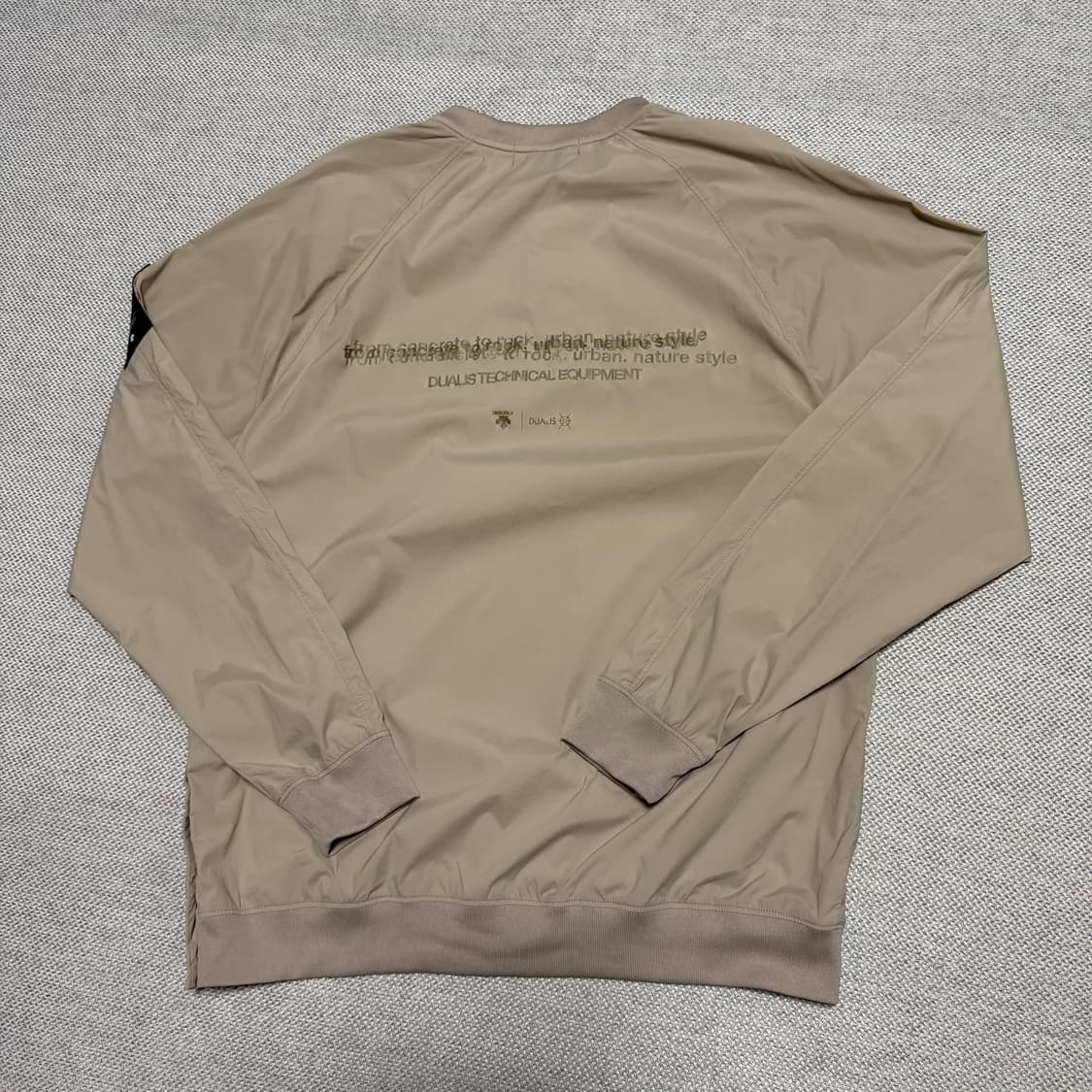 데상트 DUALIS 풀오버 웜업 상품이미지6