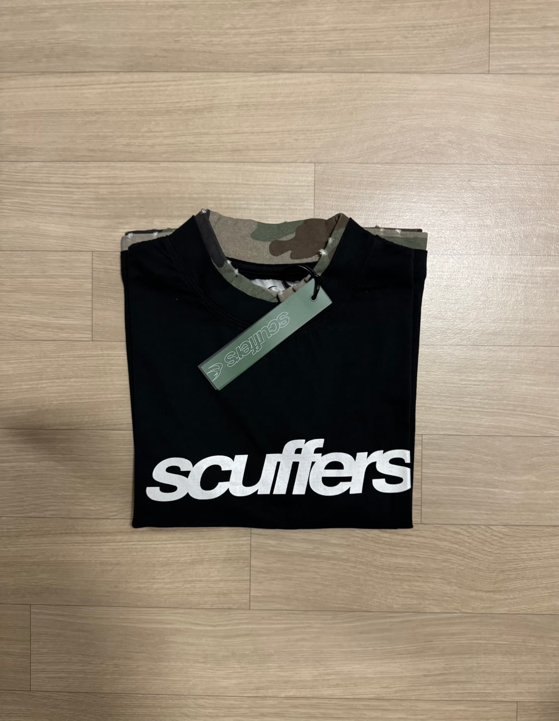 scuffers 카모 블랙 반팔티 팝니다.(Cameo Black Top) 상품이미지3